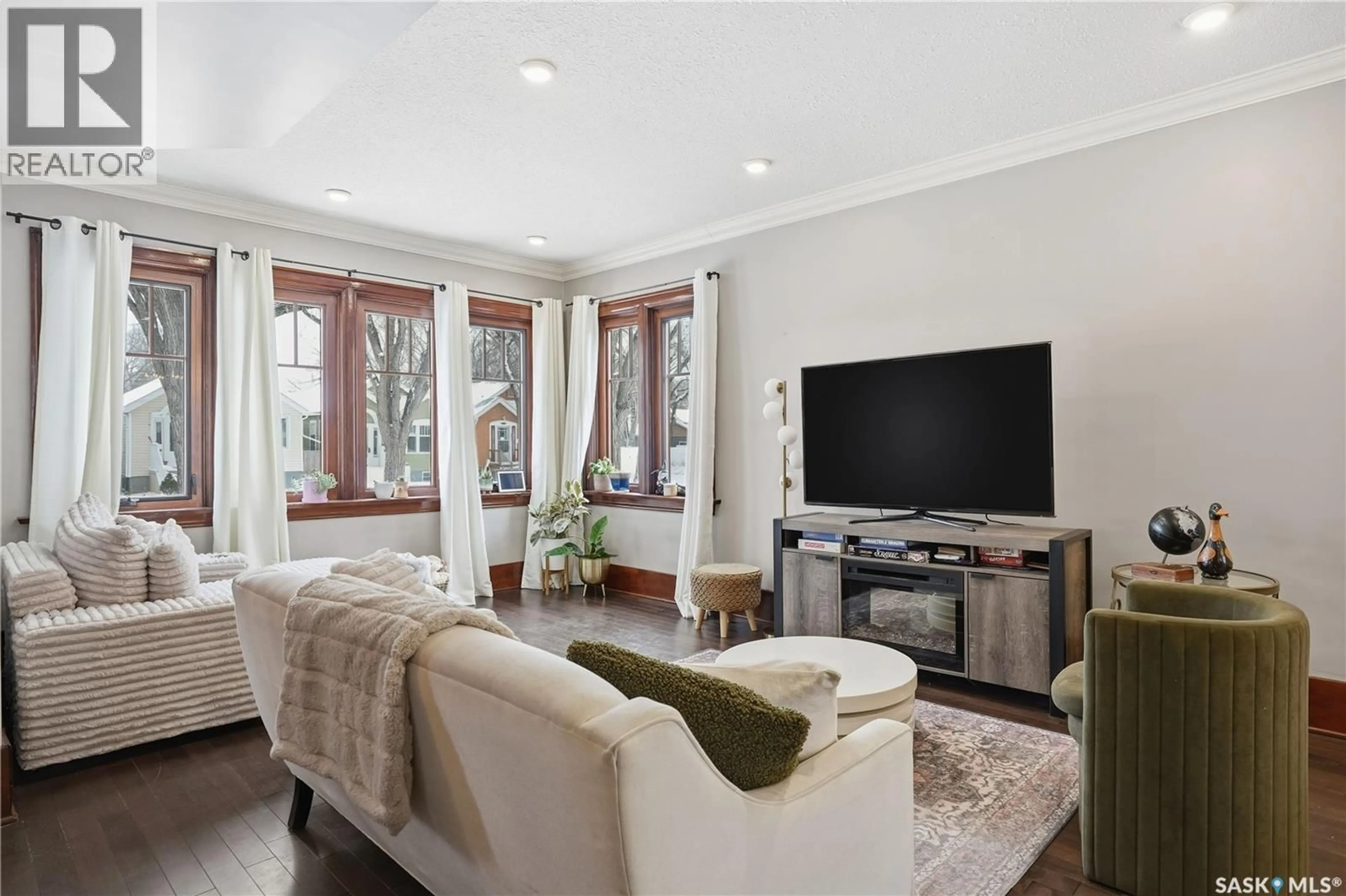 Living room with furniture, unknown for 2266 QUEBEC STREET, Regina Saskatchewan S4P1K2