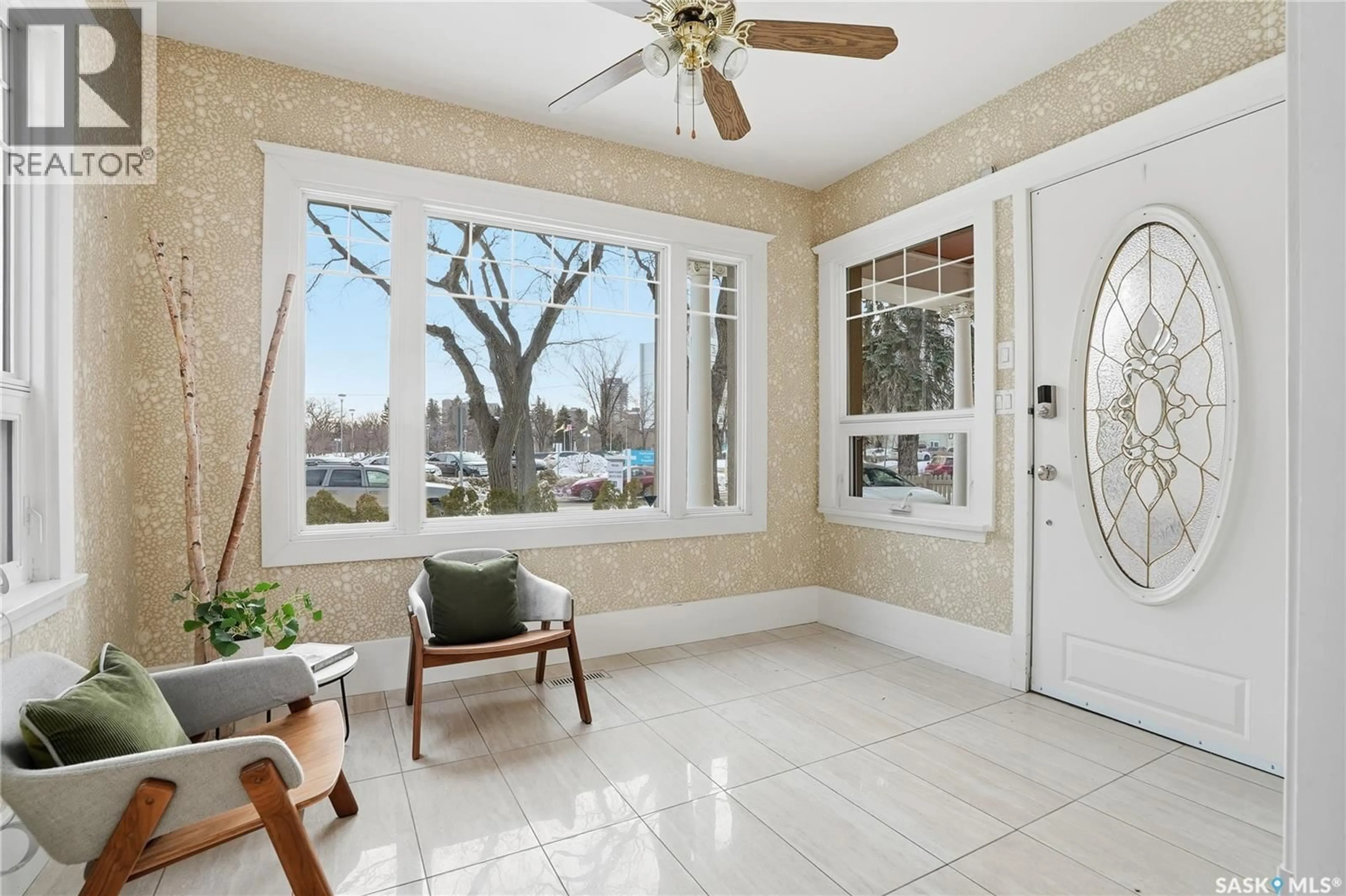 Indoor entryway for 702 QUEEN STREET, Saskatoon Saskatchewan S7K0M9