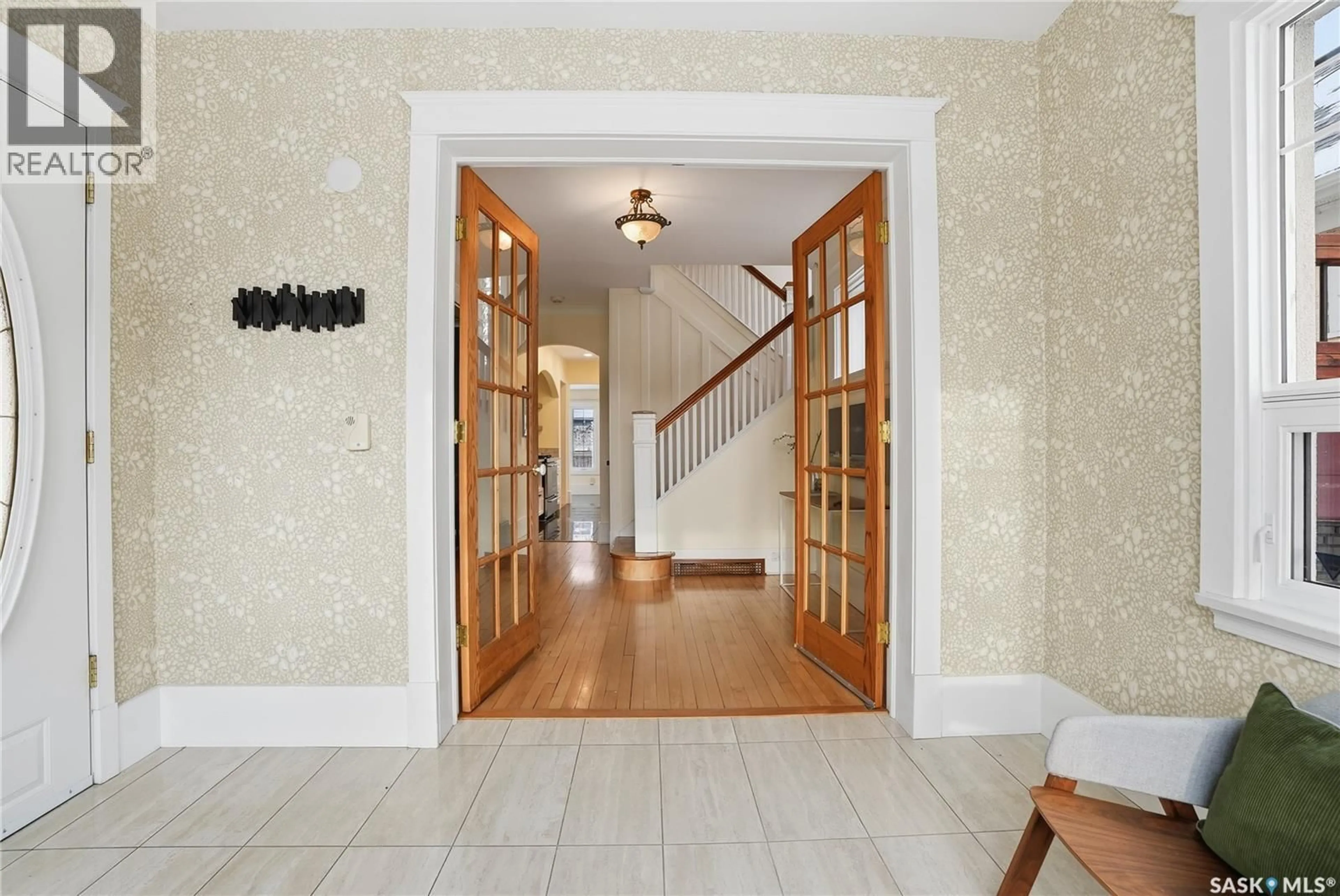 Indoor foyer for 702 QUEEN STREET, Saskatoon Saskatchewan S7K0M9