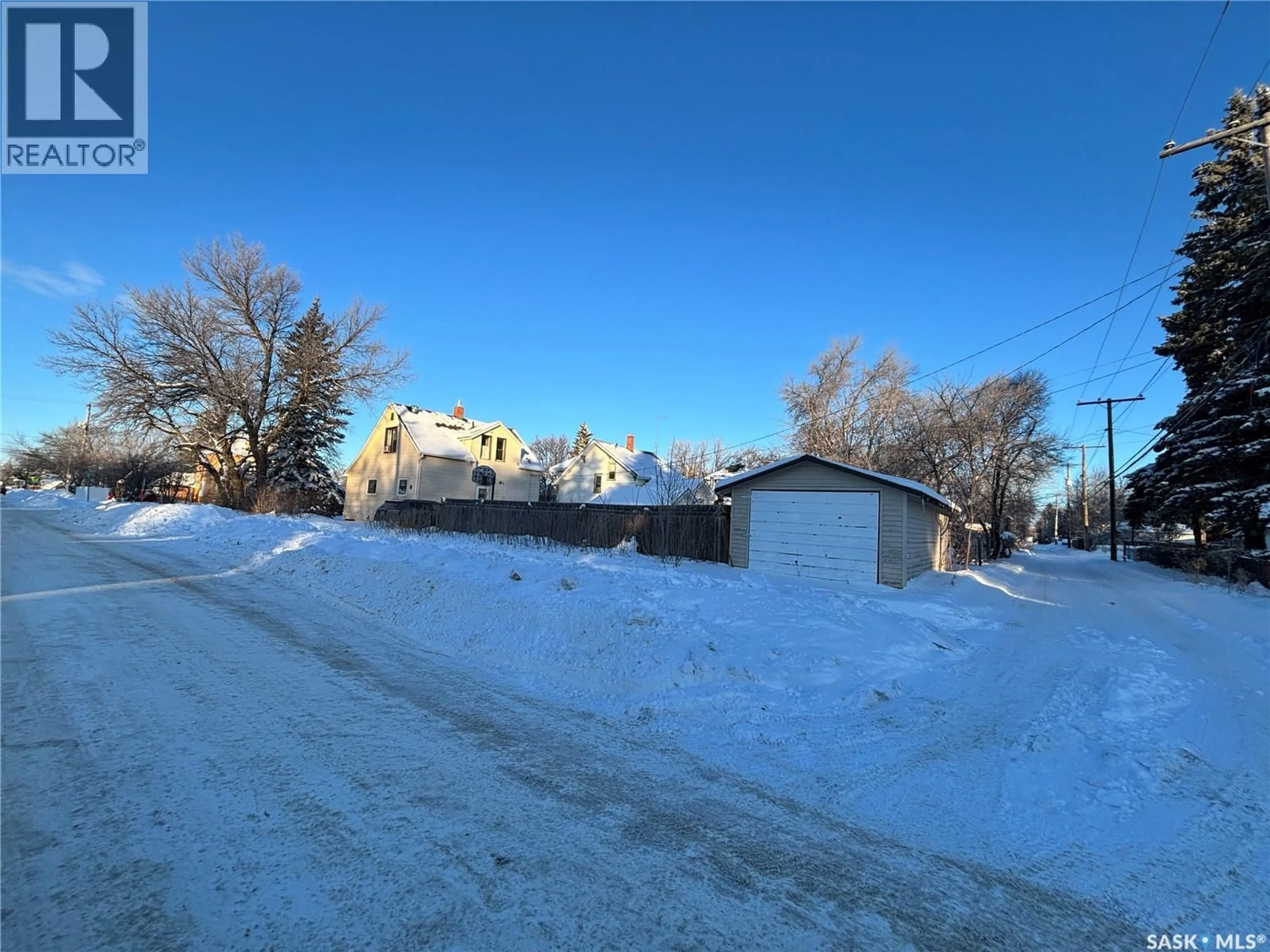A pic from outside/outdoor area/front of a property/back of a property/a pic from drone, street for 902 9TH STREET, Humboldt Saskatchewan S0K2A0