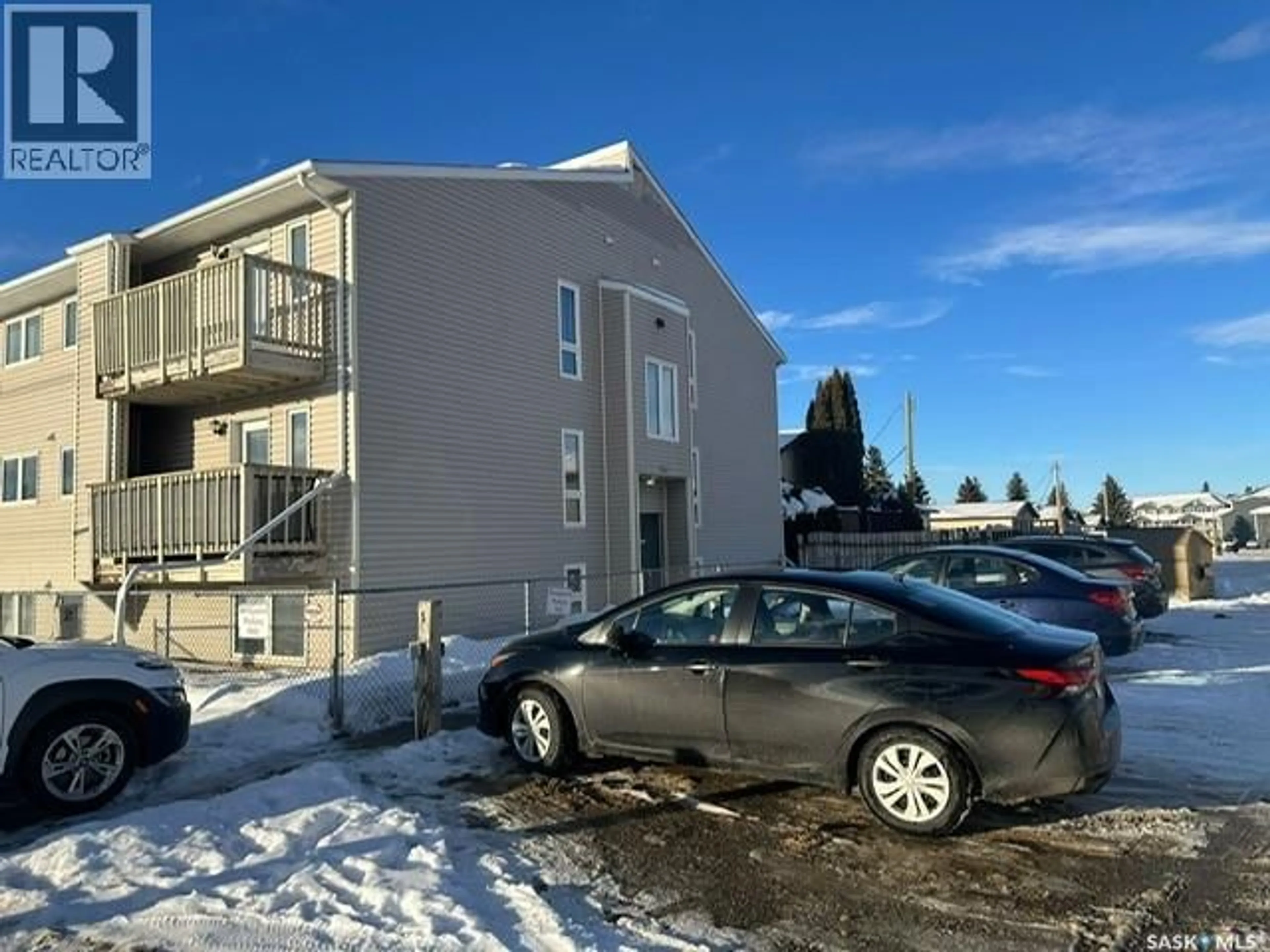 Parking for 201 - 3094 5TH AVENUE, Prince Albert Saskatchewan S6V6Z9