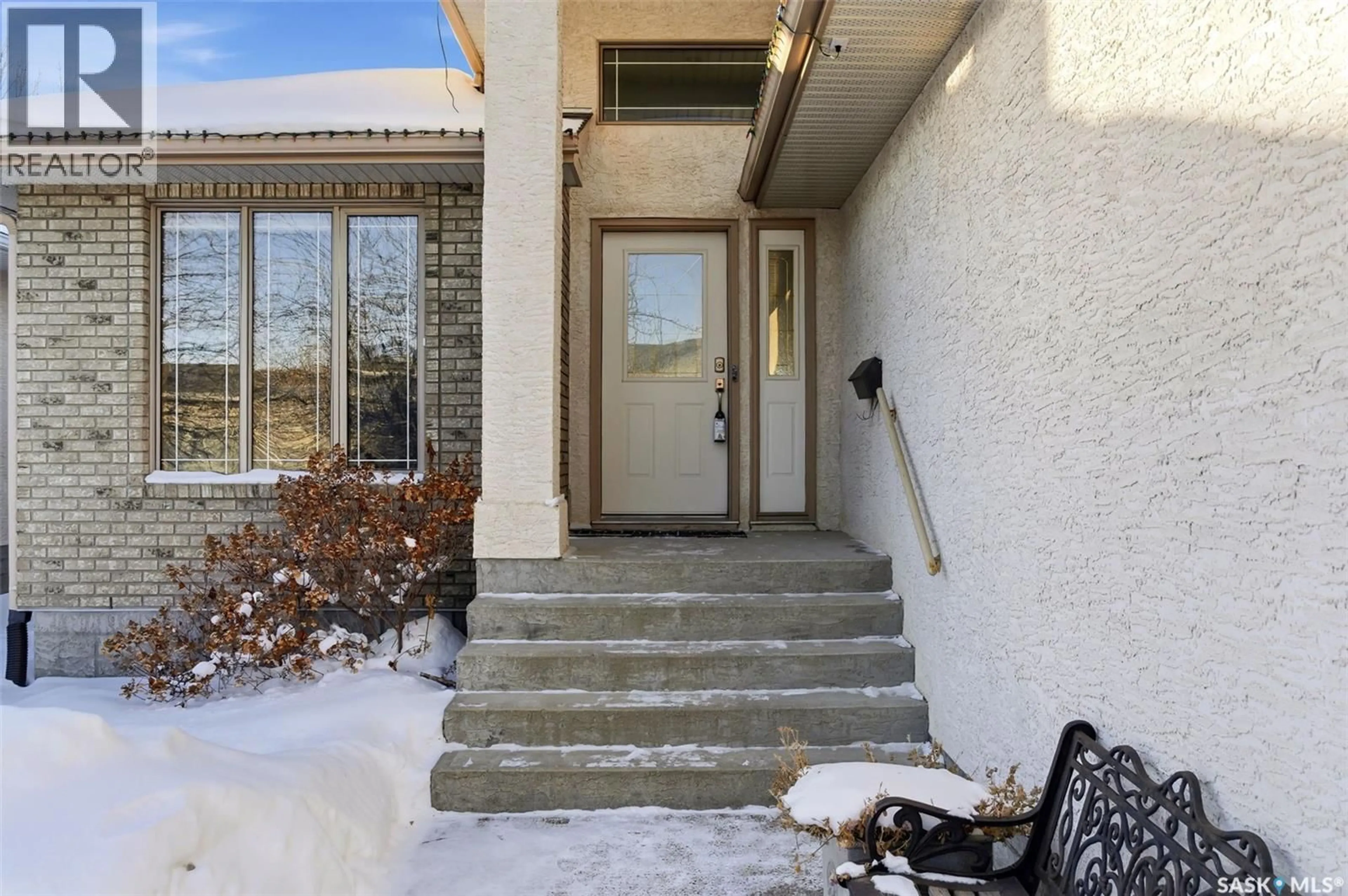 Indoor entryway for 2906 ST JAMES CRESCENT, Regina Saskatchewan S4V2Z1