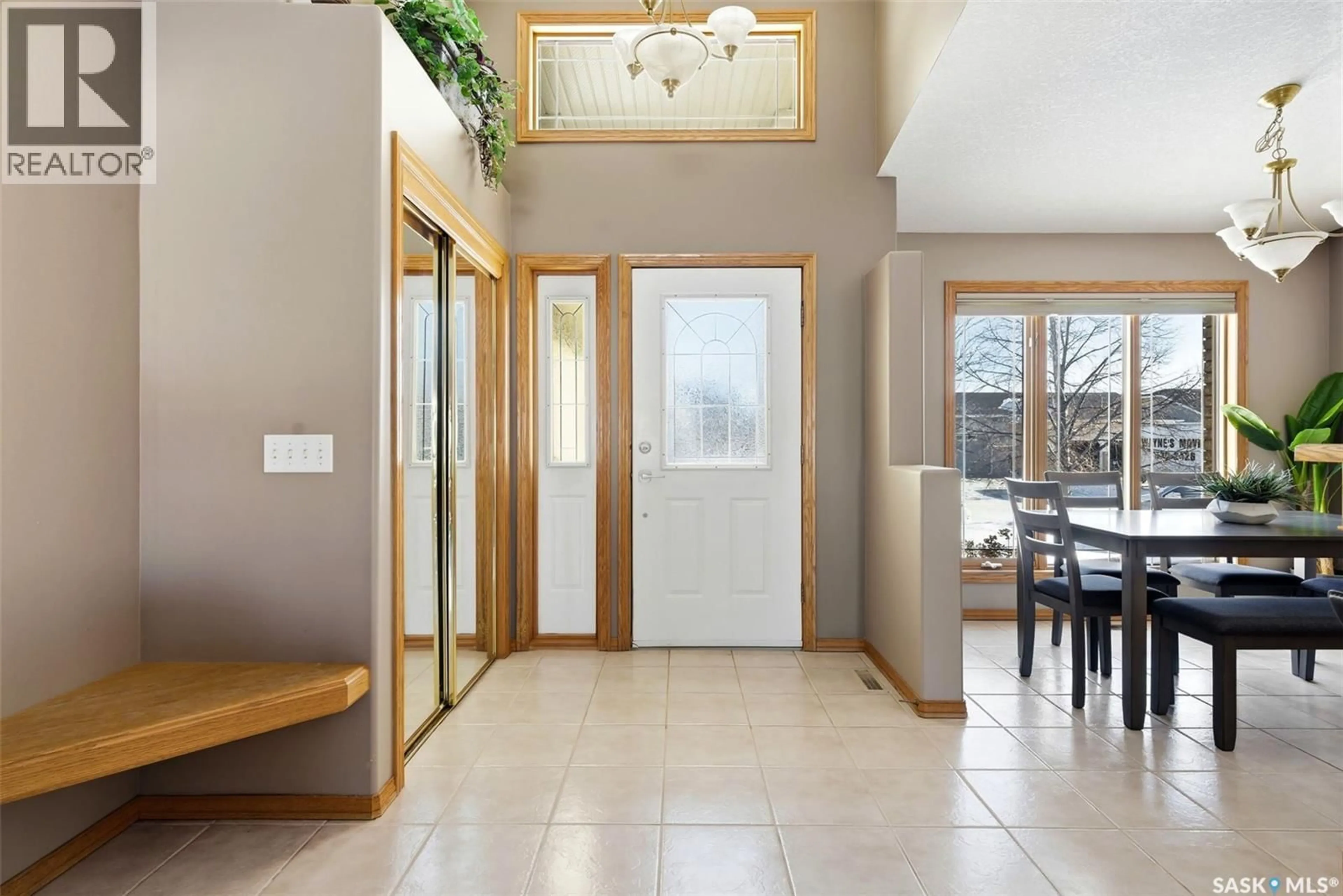 Indoor entryway for 2906 ST JAMES CRESCENT, Regina Saskatchewan S4V2Z1