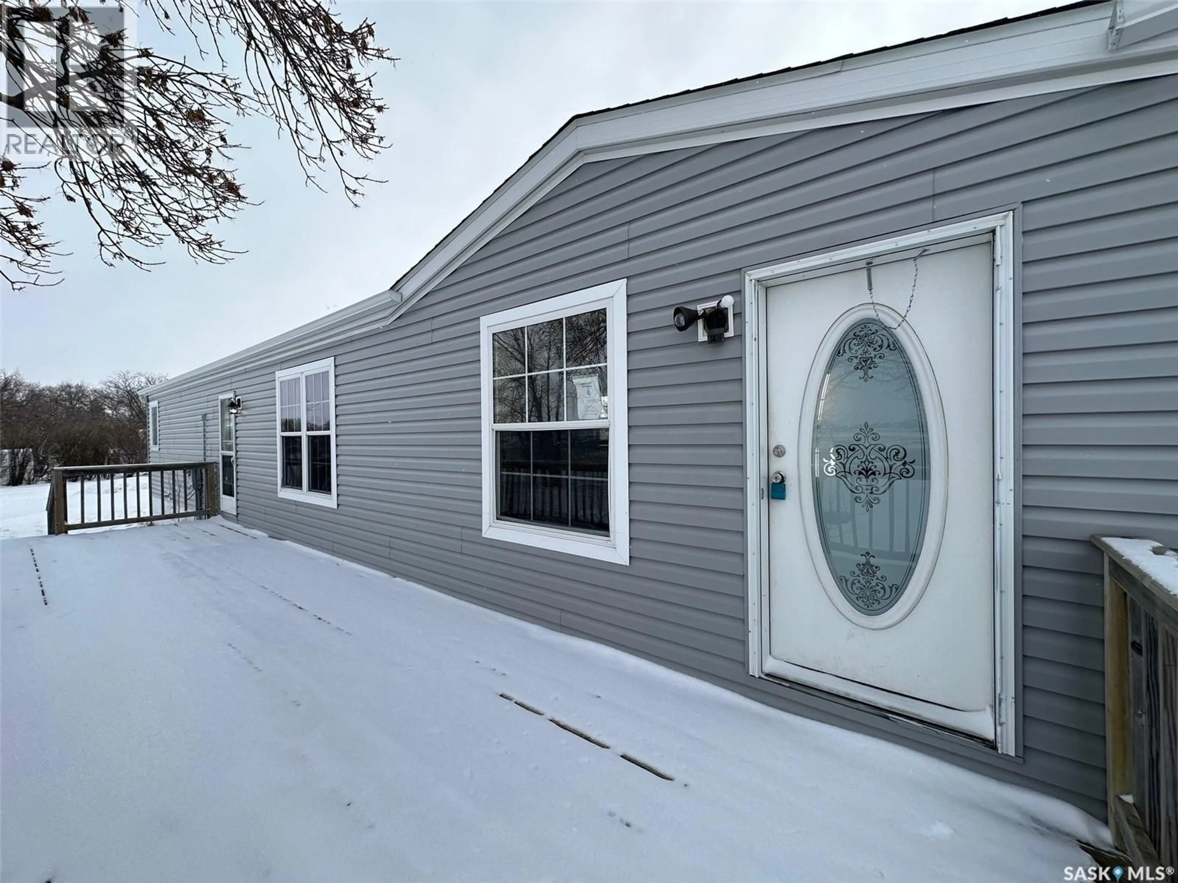 Home with vinyl exterior material, building for 267 HANSON AVENUE, Macoun Saskatchewan S0C1P0