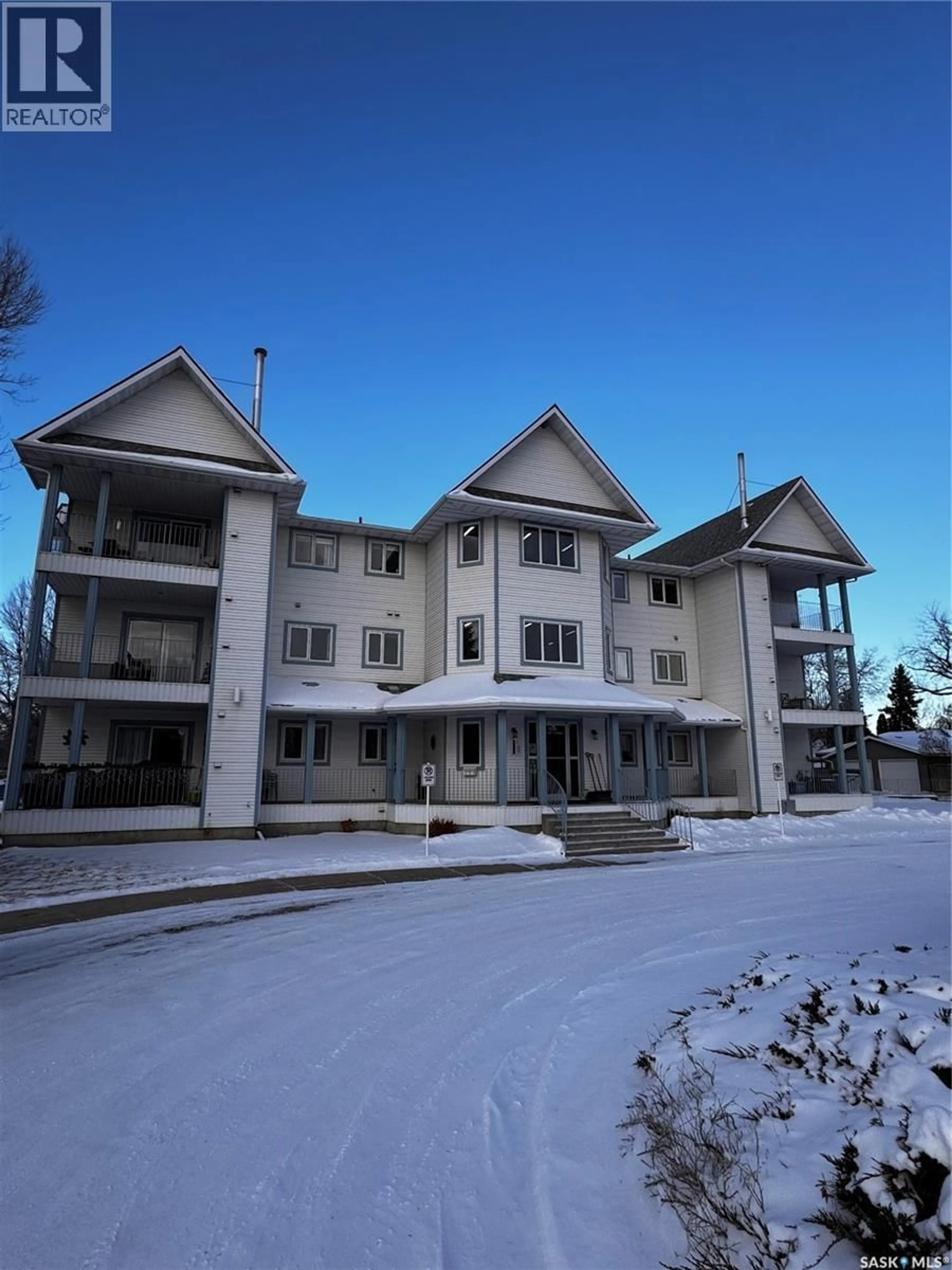 Unknown for 304 800 HARTNEY PLACE, Weyburn Saskatchewan S4H0L8