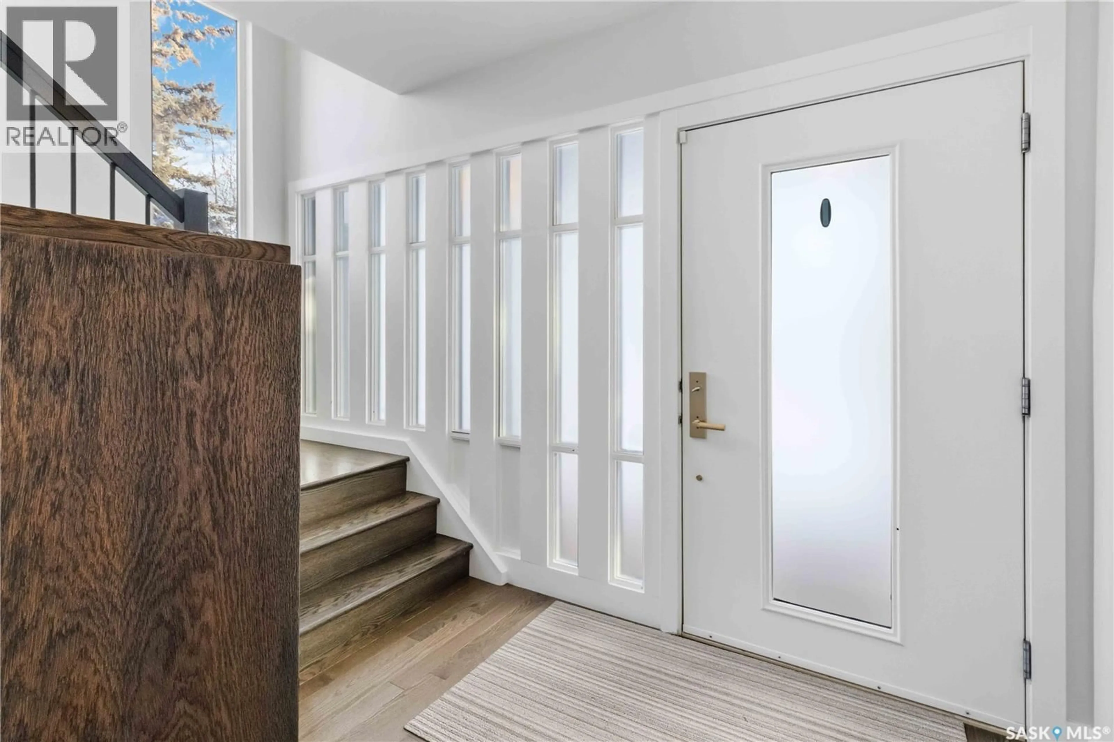 Indoor entryway for 1134 SPADINA CRESCENT, Saskatoon Saskatchewan S7K3H7