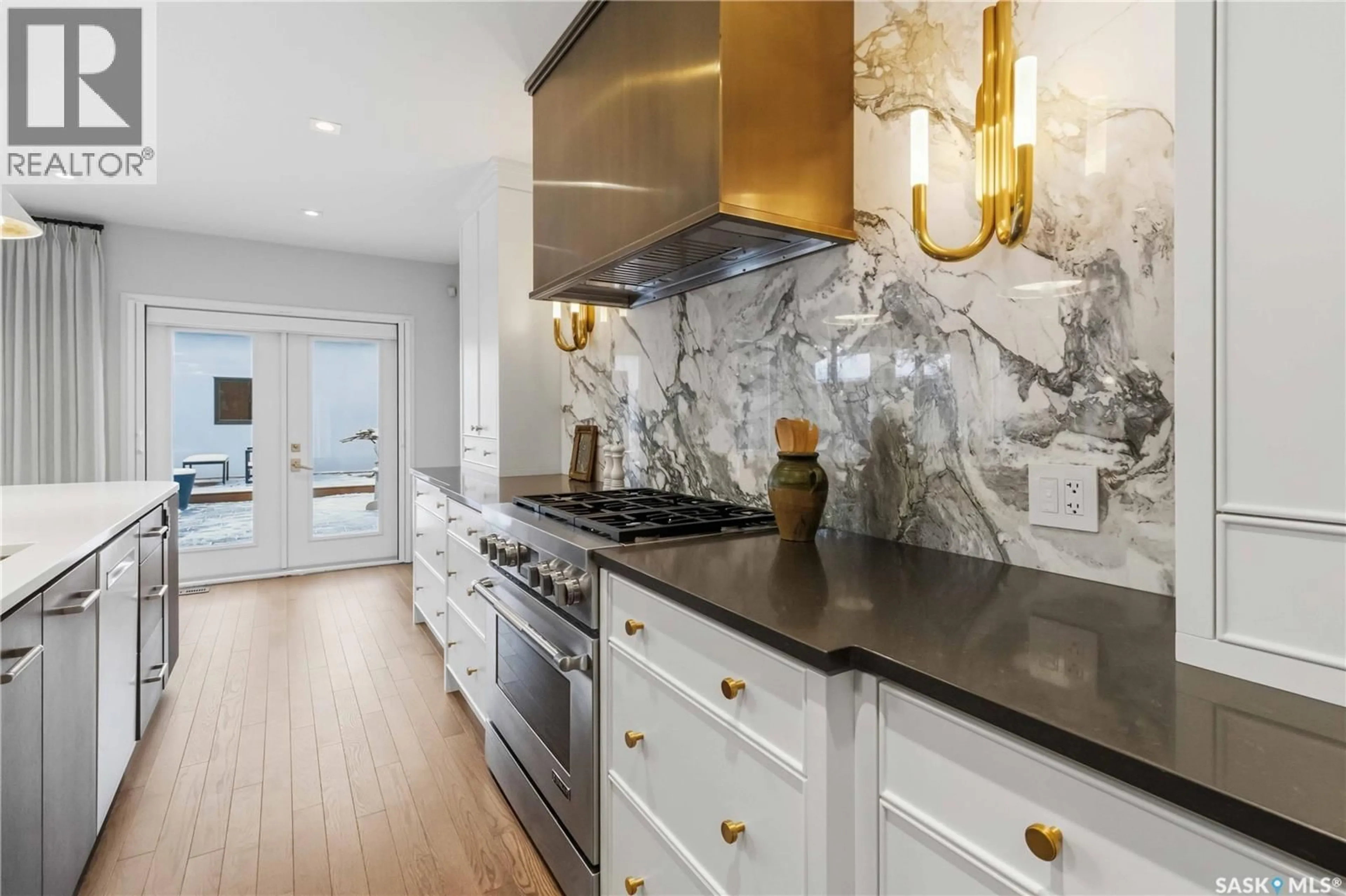 Contemporary kitchen, ceramic/tile floor for 1134 SPADINA CRESCENT, Saskatoon Saskatchewan S7K3H7