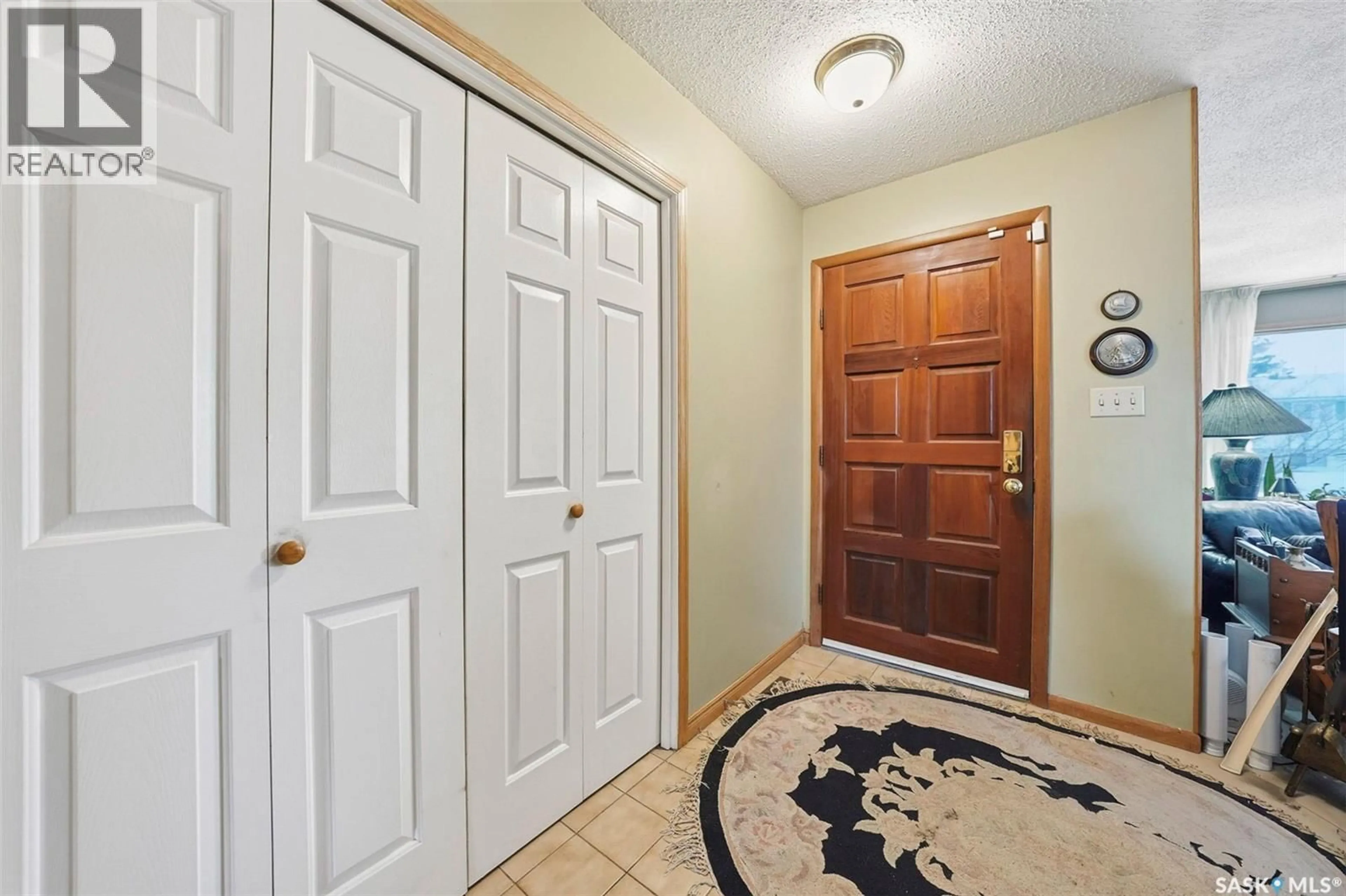 Indoor entryway for 138 MACLEAN CRESCENT, Saskatoon Saskatchewan S7J2R7