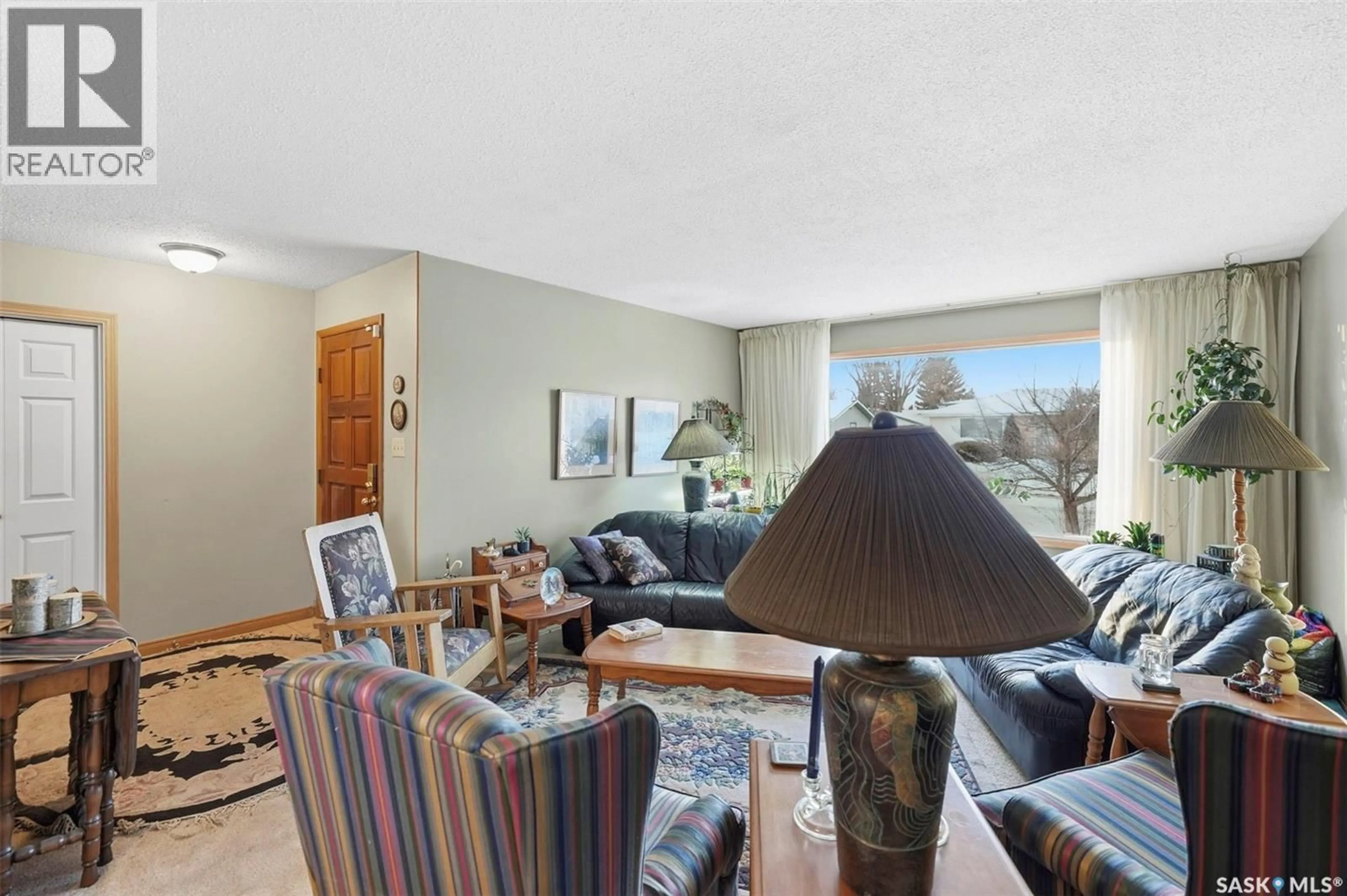 Living room with furniture, unknown for 138 MACLEAN CRESCENT, Saskatoon Saskatchewan S7J2R7