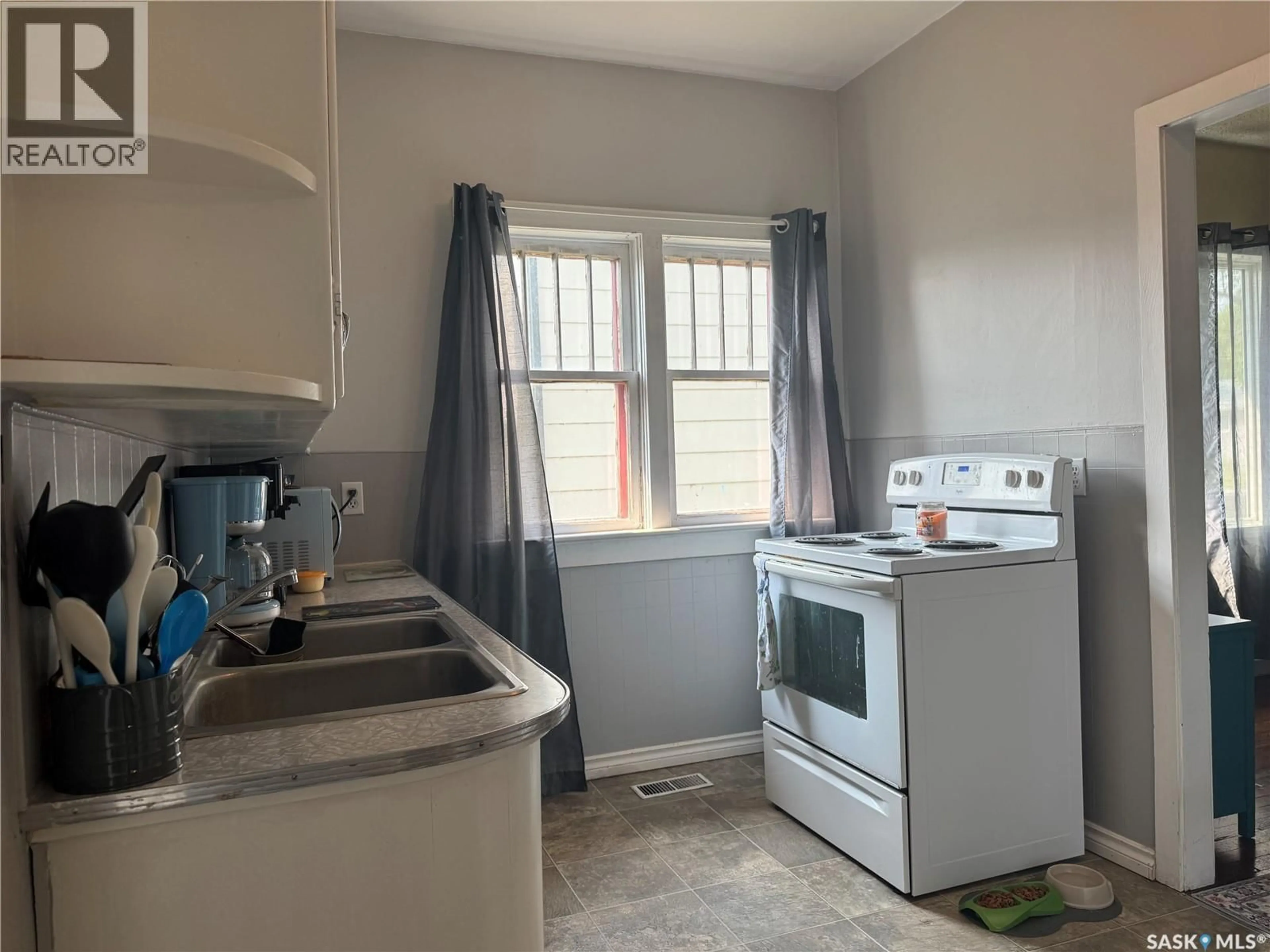 Standard kitchen, unknown for 204 1ST STREET, Wynyard Saskatchewan S0A4T0