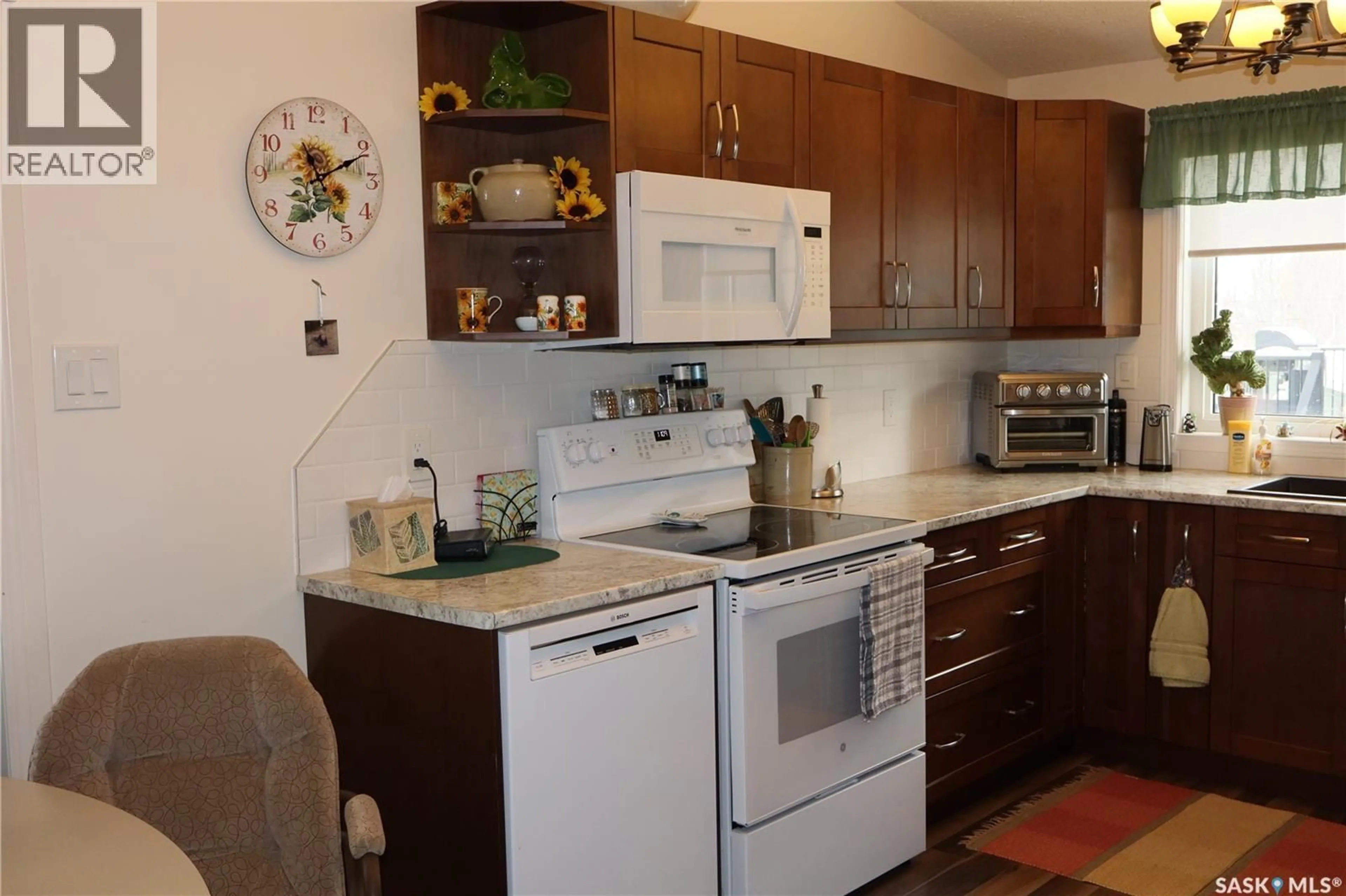 Standard kitchen, unknown for 604 5TH AVENUE, Assiniboia Saskatchewan S0H0B0