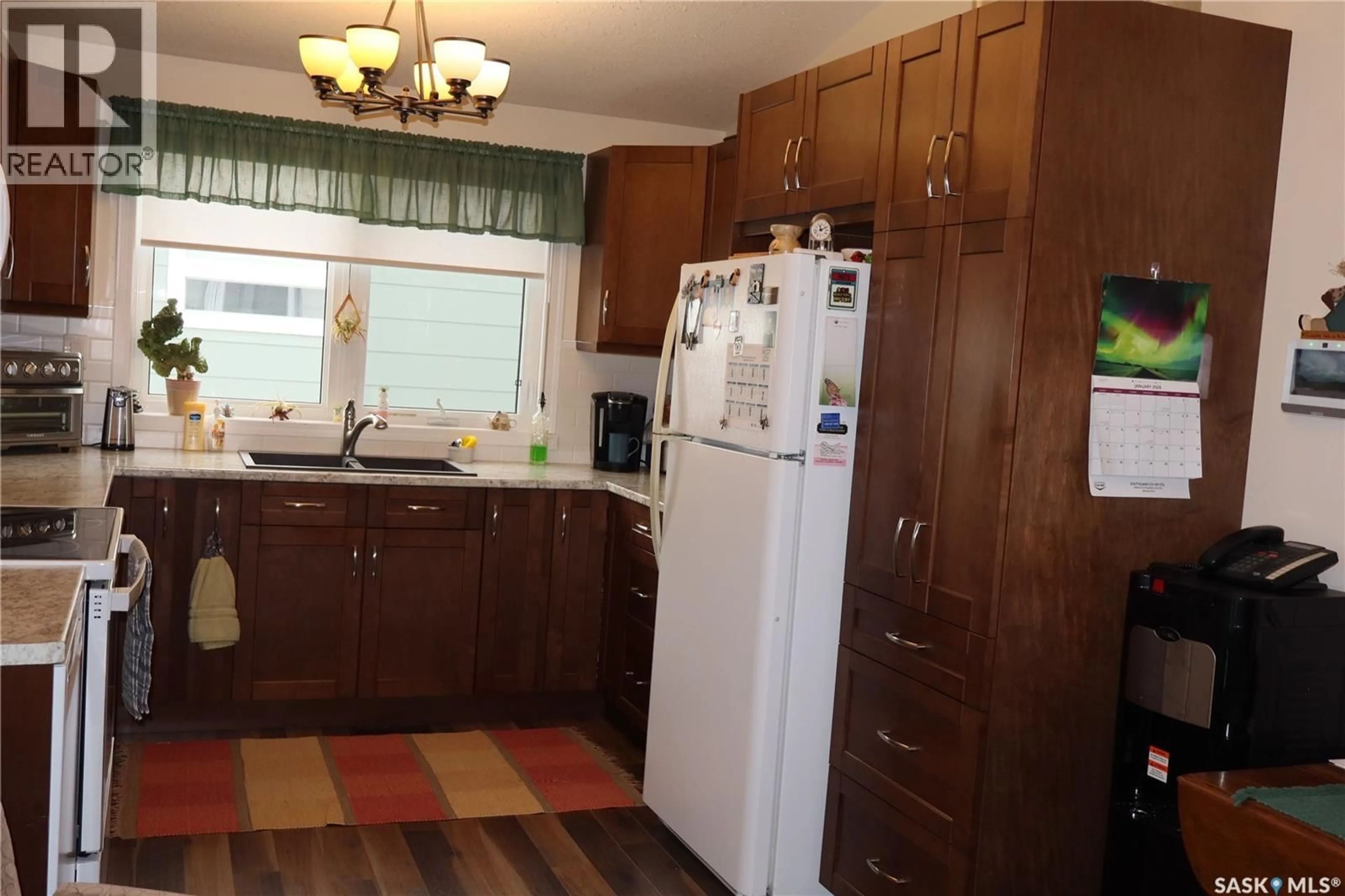 Standard kitchen, unknown for 604 5TH AVENUE, Assiniboia Saskatchewan S0H0B0