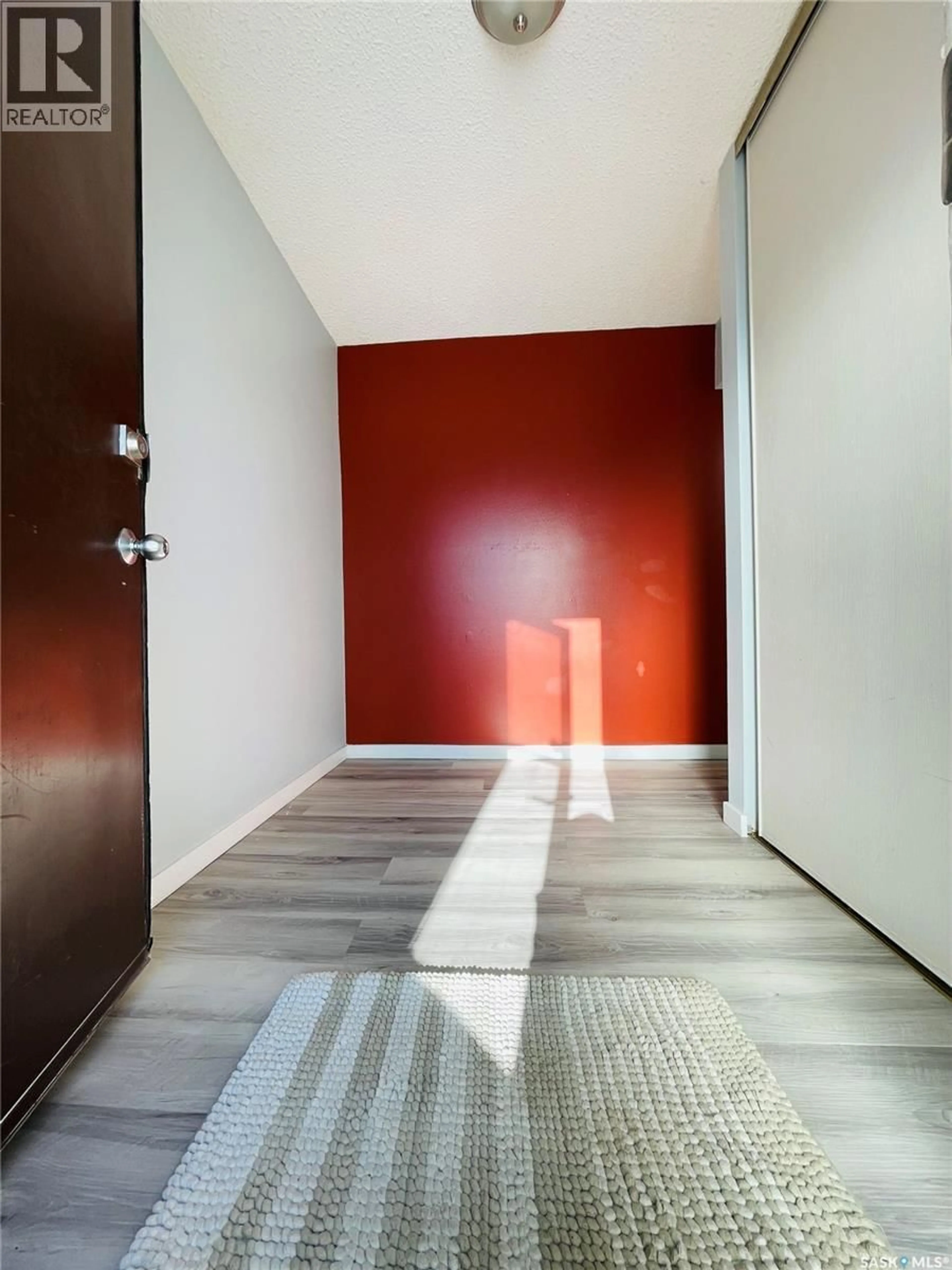 Indoor entryway for 5026 10TH AVENUE, Regina Saskatchewan S4T7P4