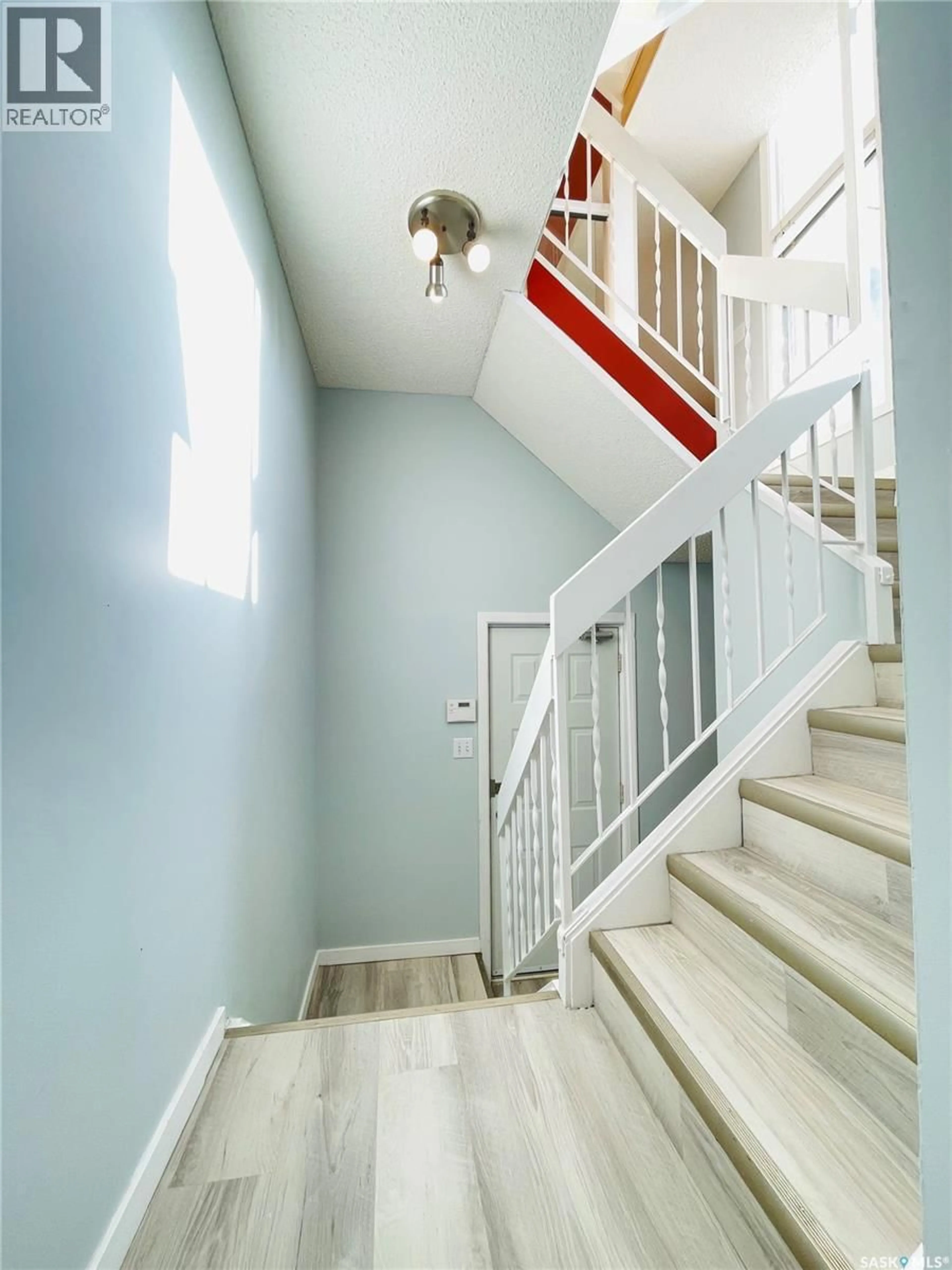 Stairs for 5026 10TH AVENUE, Regina Saskatchewan S4T7P4