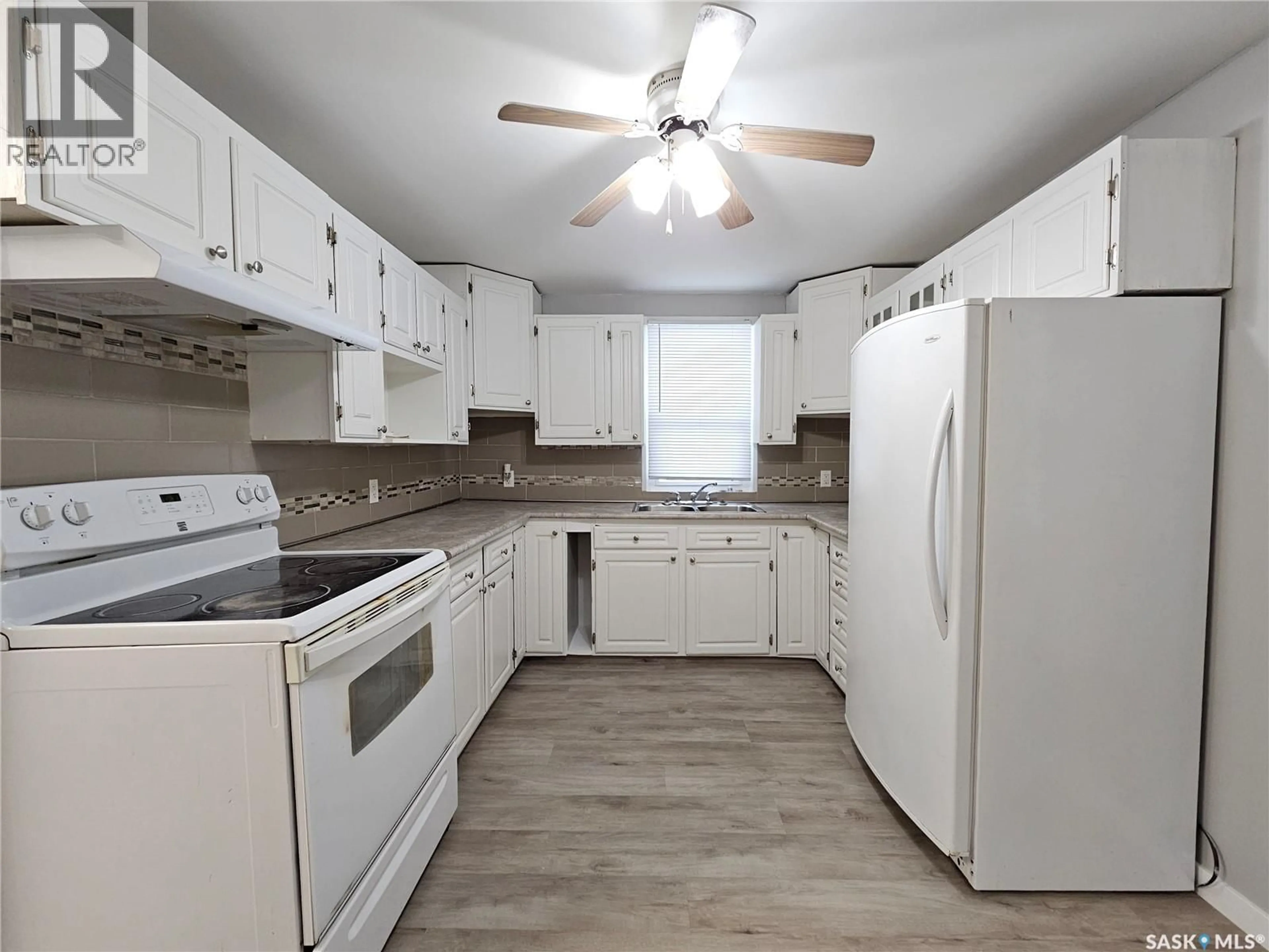 Standard kitchen, unknown for 1672 103RD STREET, North Battleford Saskatchewan S9A1L7