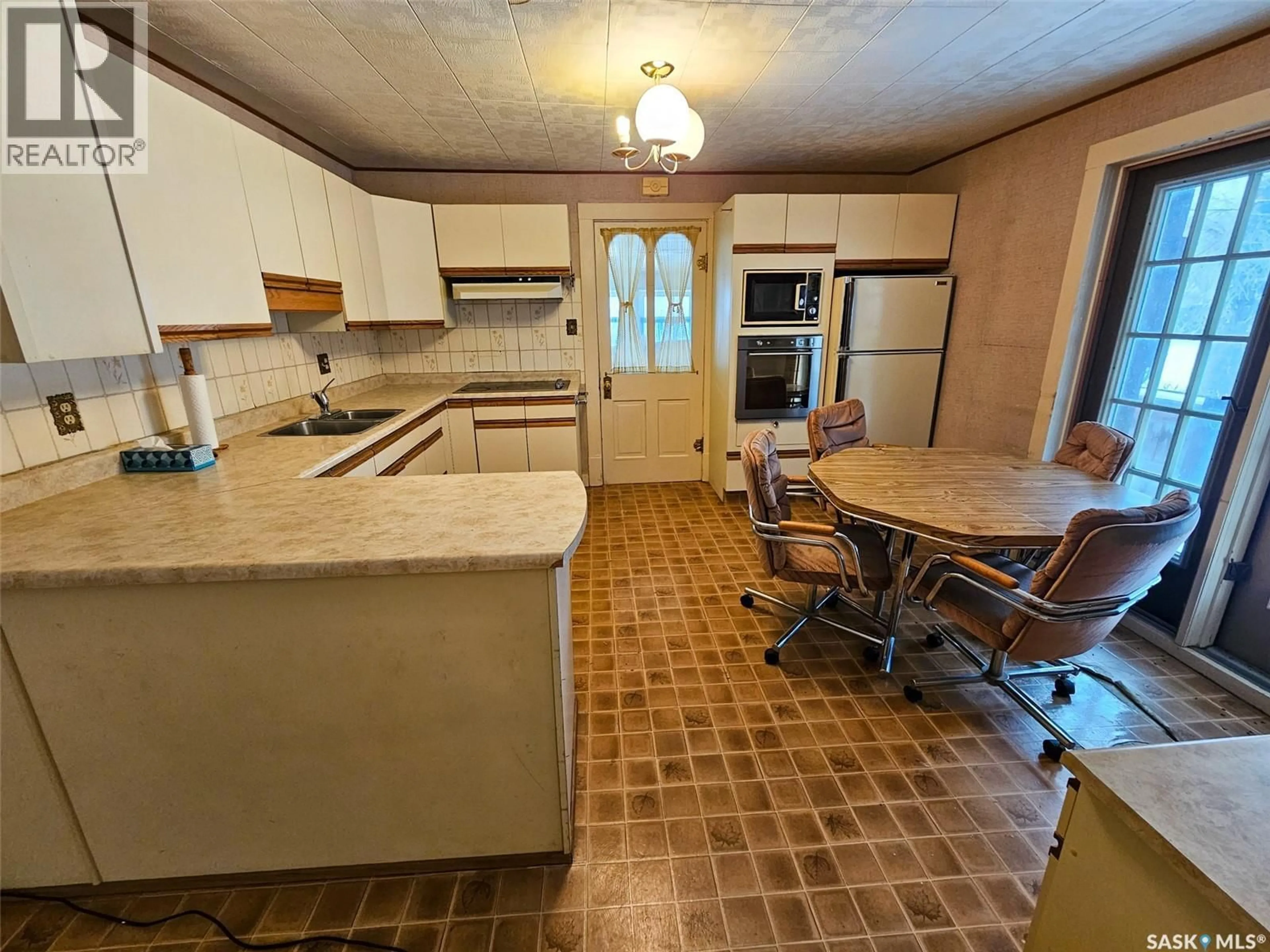 Unknown for 404 BROWNLEE STREET, Herbert Saskatchewan S0H2A0