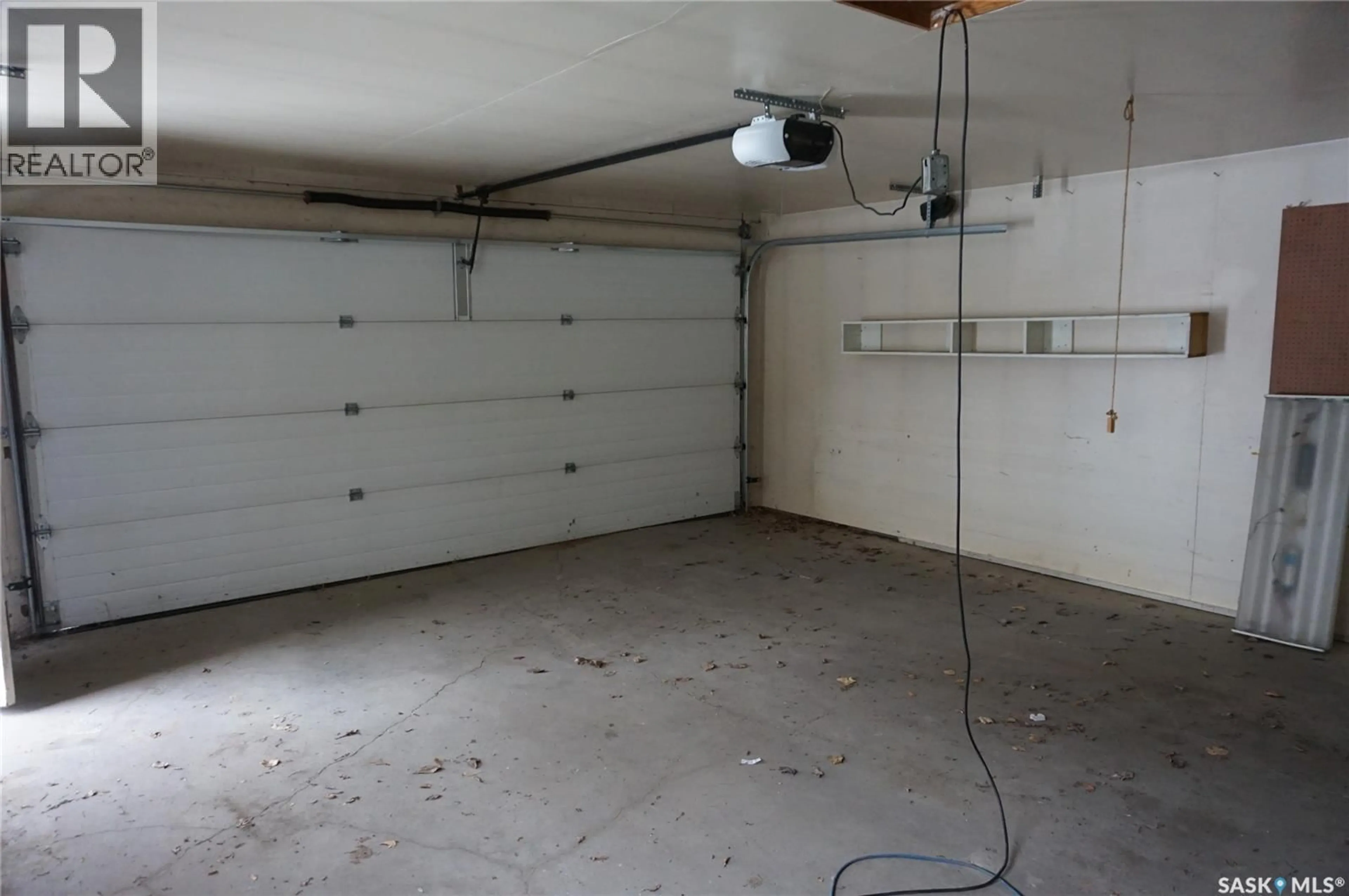 Indoor garage for 45 TIBBITS ROAD, Regina Saskatchewan S4S1N5