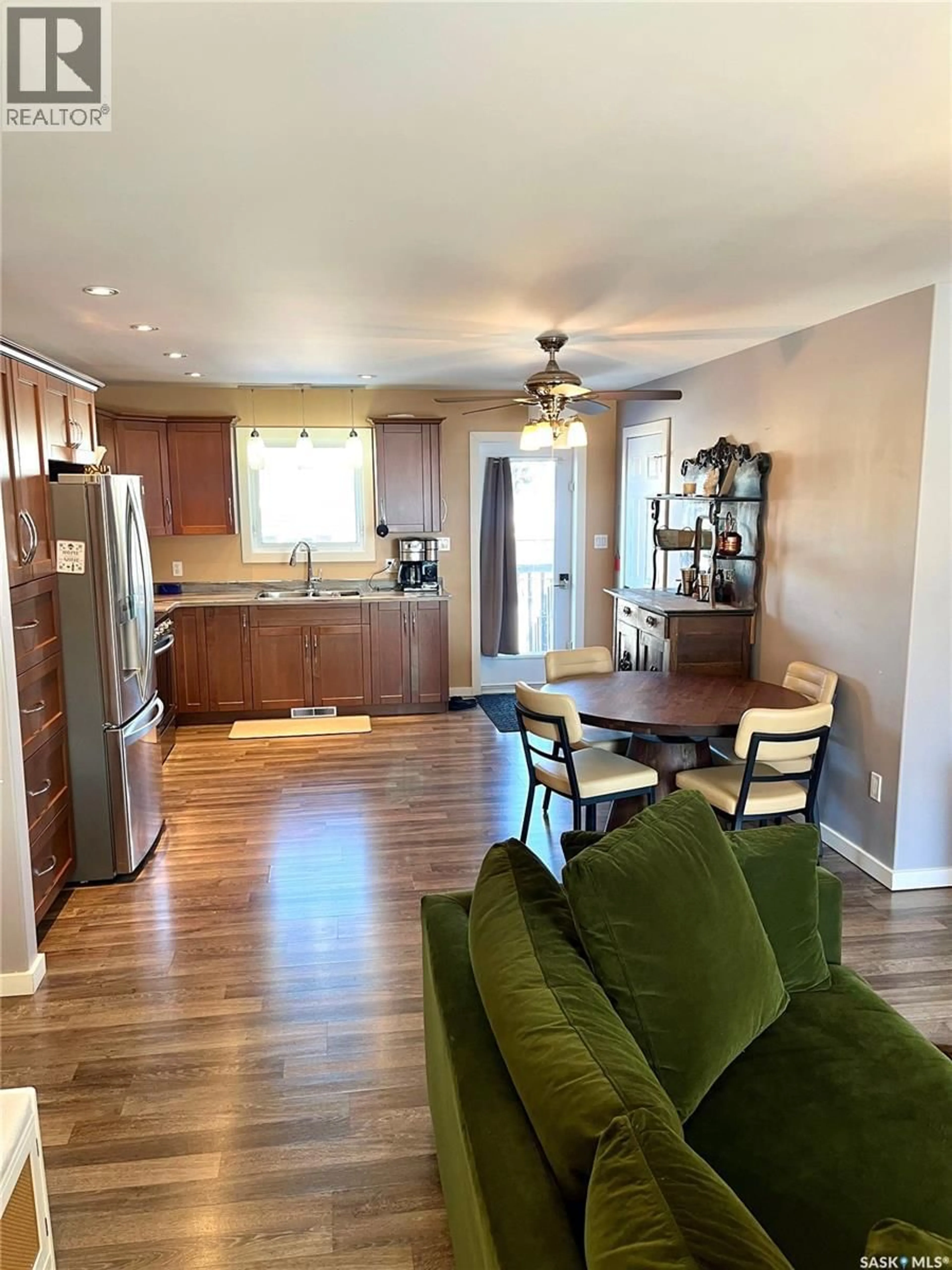Open concept kitchen, wood/laminate floor for 674 4TH AVENUE, Melville Saskatchewan S0A2P1