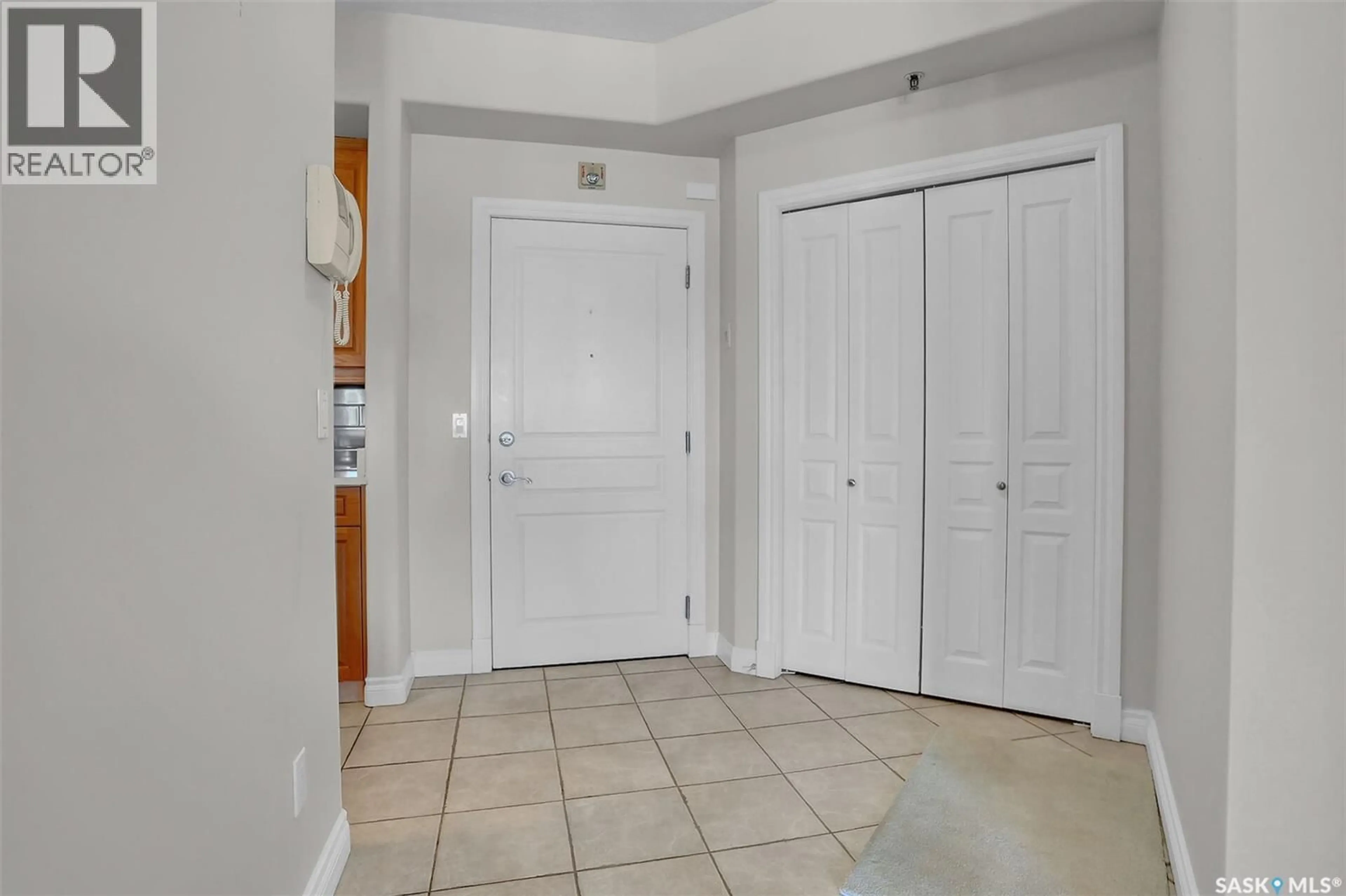 Indoor entryway for 3101 - 403 RENFREW CRESCENT, Regina Saskatchewan S4V3B6