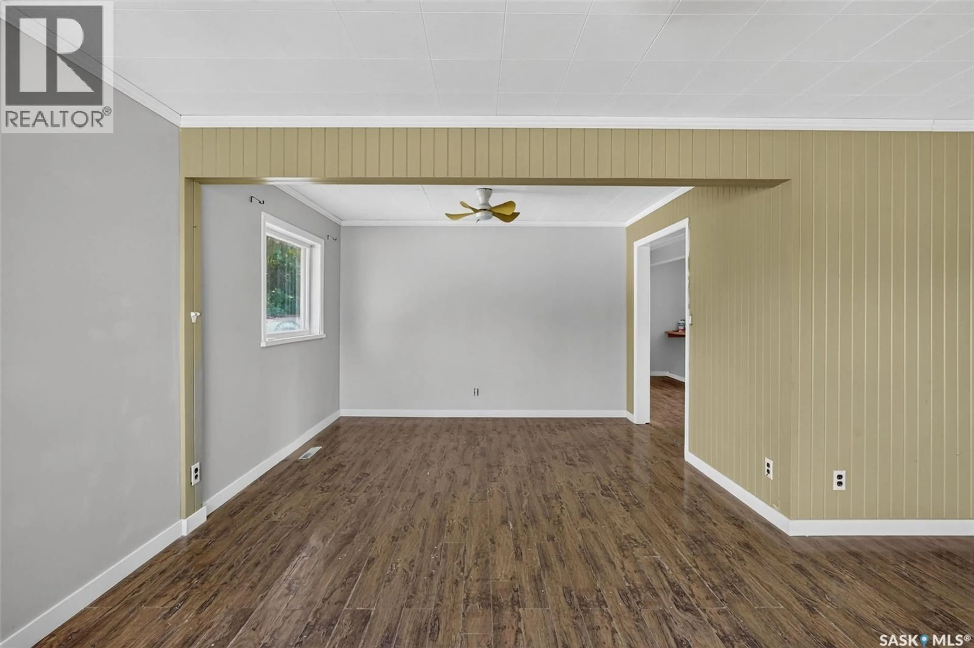 Indoor foyer for 453 21ST STREET, Prince Albert Saskatchewan S6V1M2