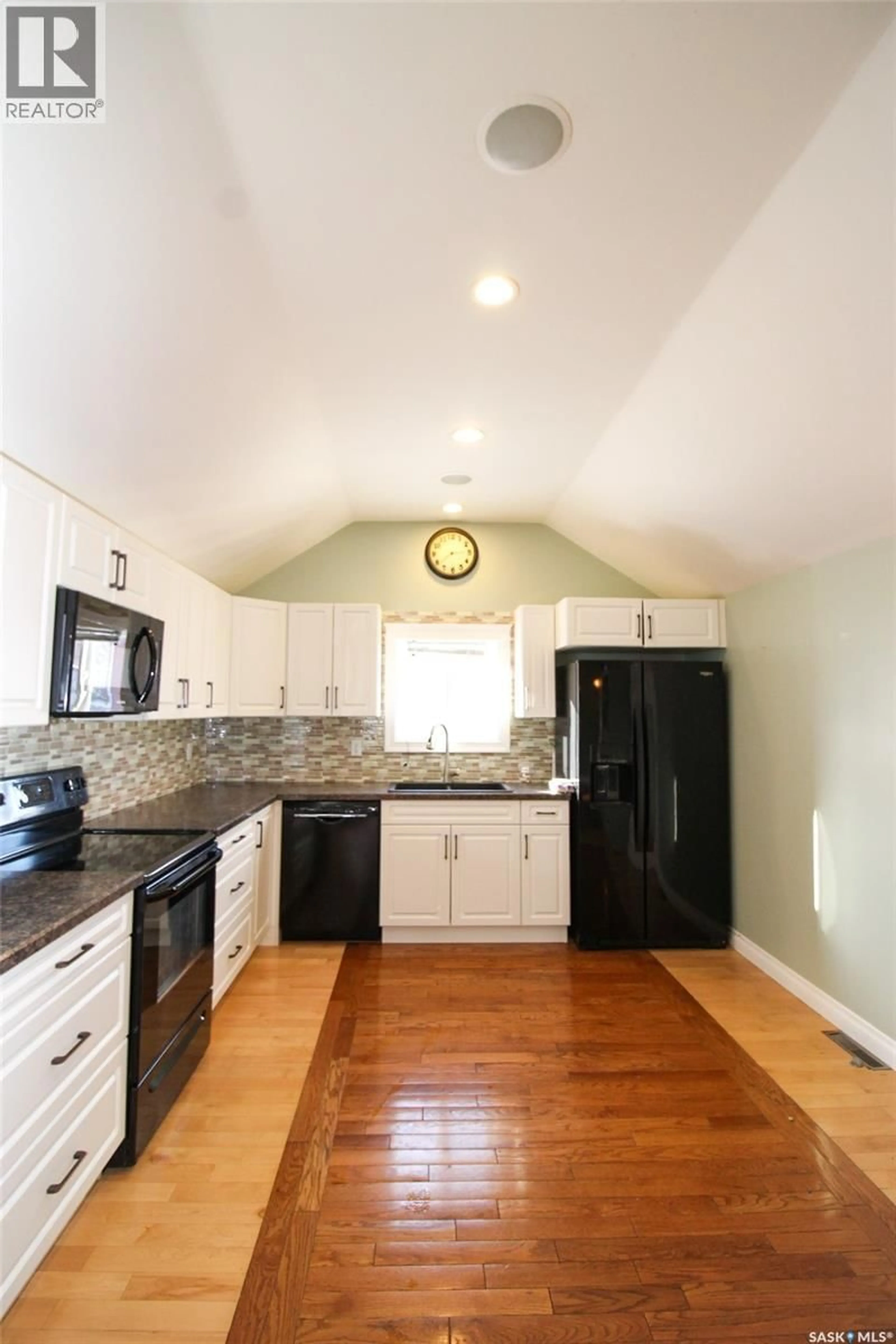 Unknown for 689 2ND STREET, Shaunavon Saskatchewan S0N2M0