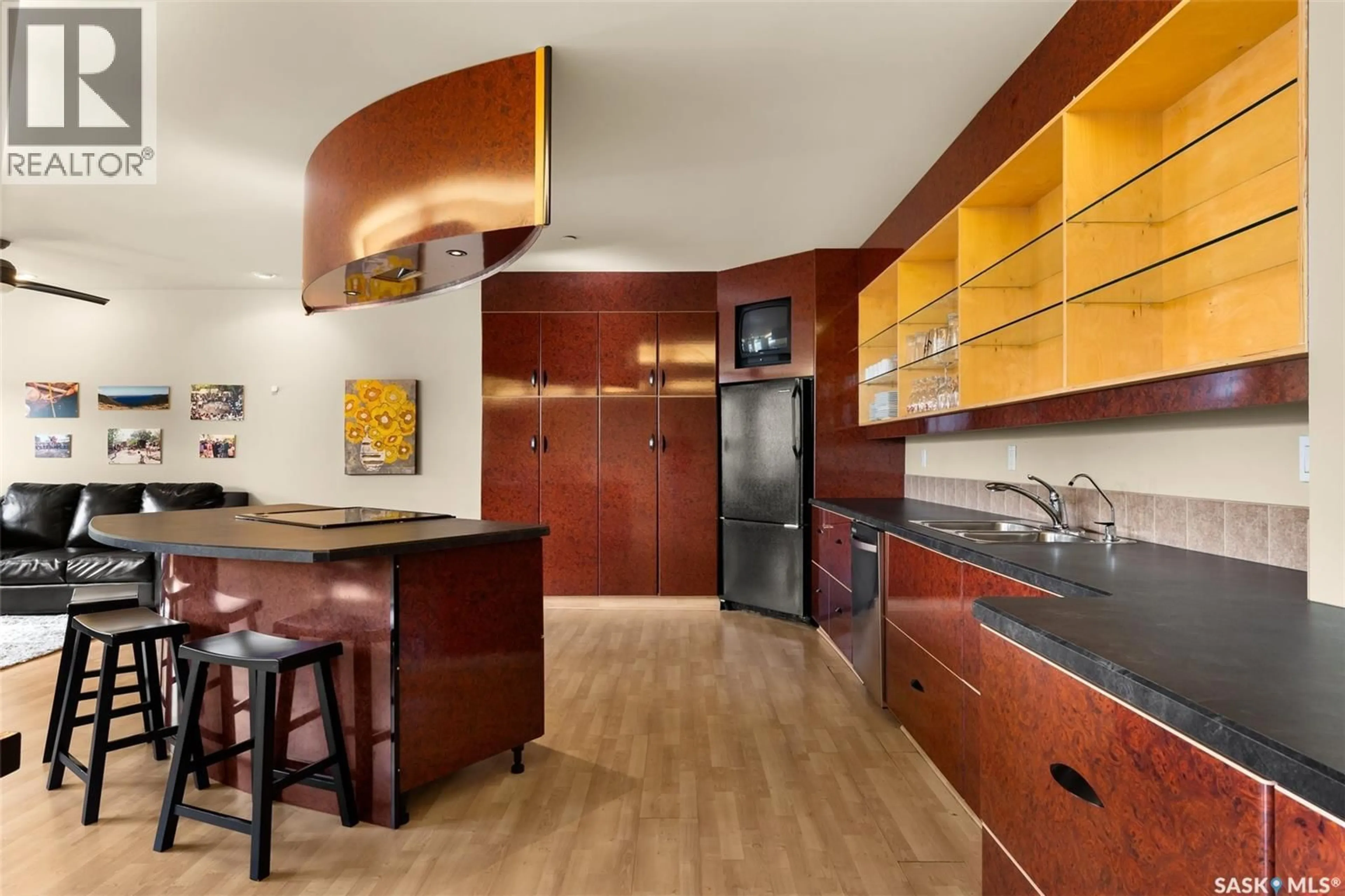 Contemporary kitchen, unknown for 300 1821 SCARTH STREET, Regina Saskatchewan S4P2G9