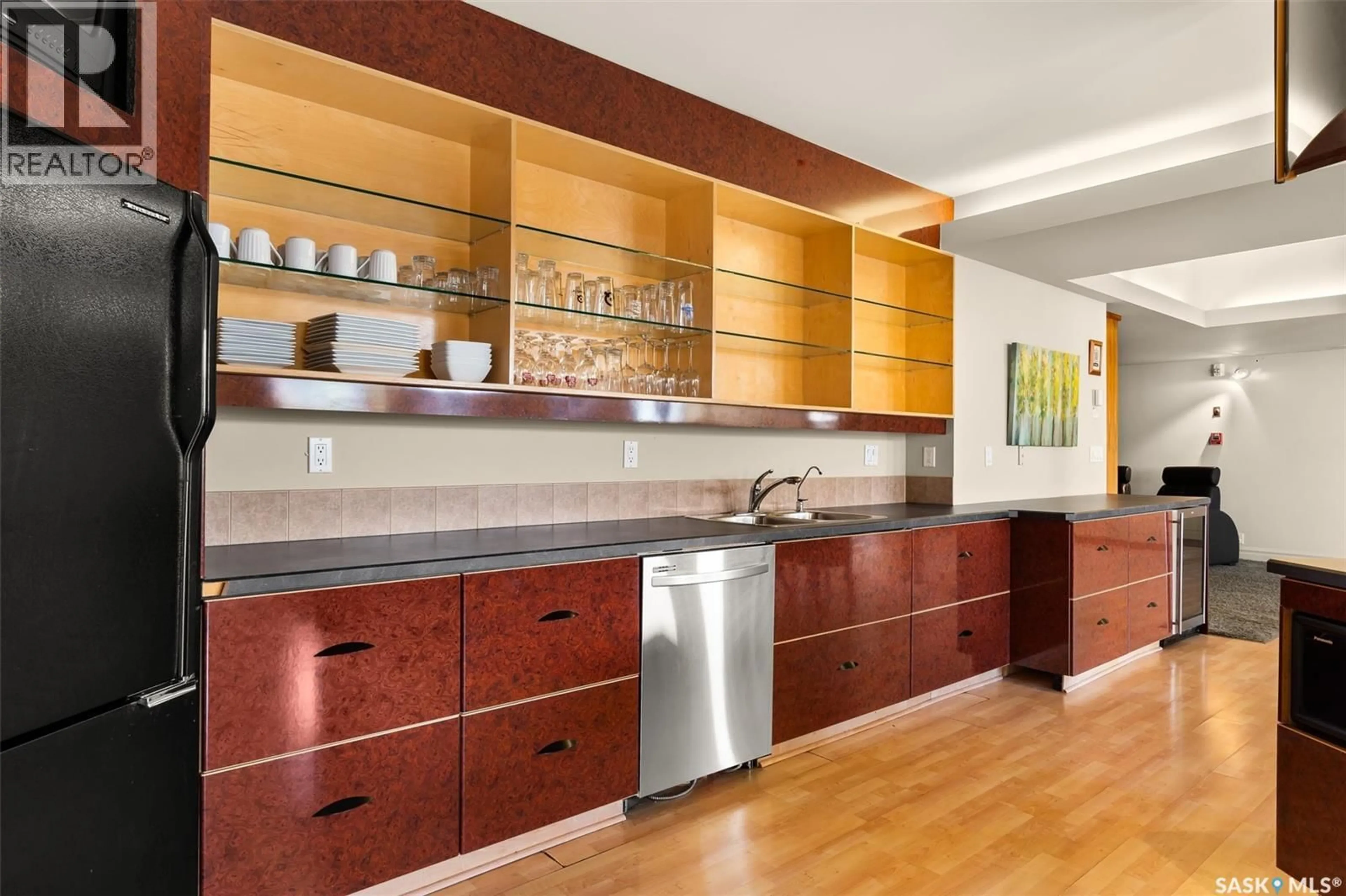 Contemporary kitchen, unknown for 300 1821 SCARTH STREET, Regina Saskatchewan S4P2G9