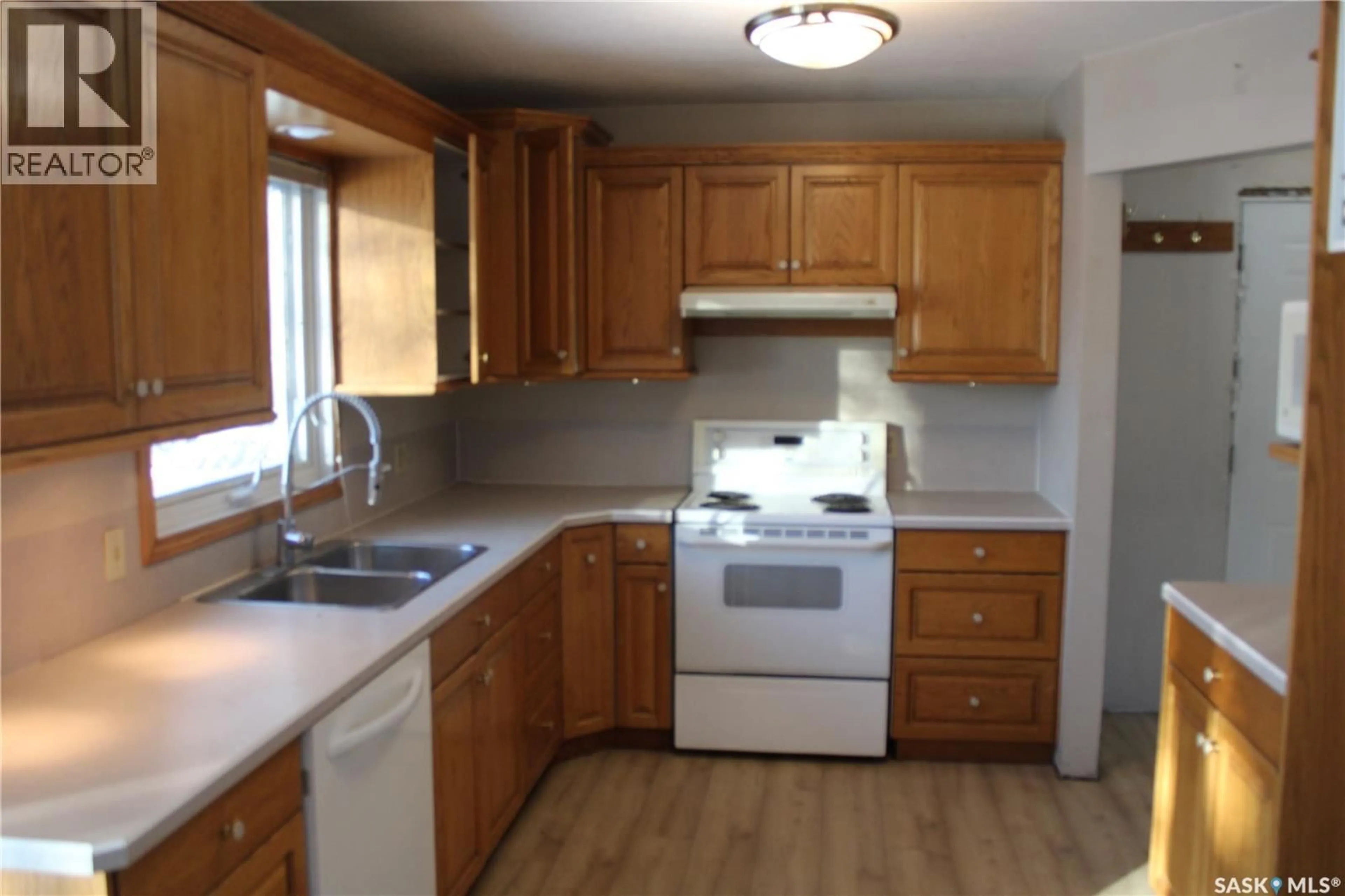 Standard kitchen, wood/laminate floor for 413 1ST STREET, Kipling Saskatchewan S0G2S0