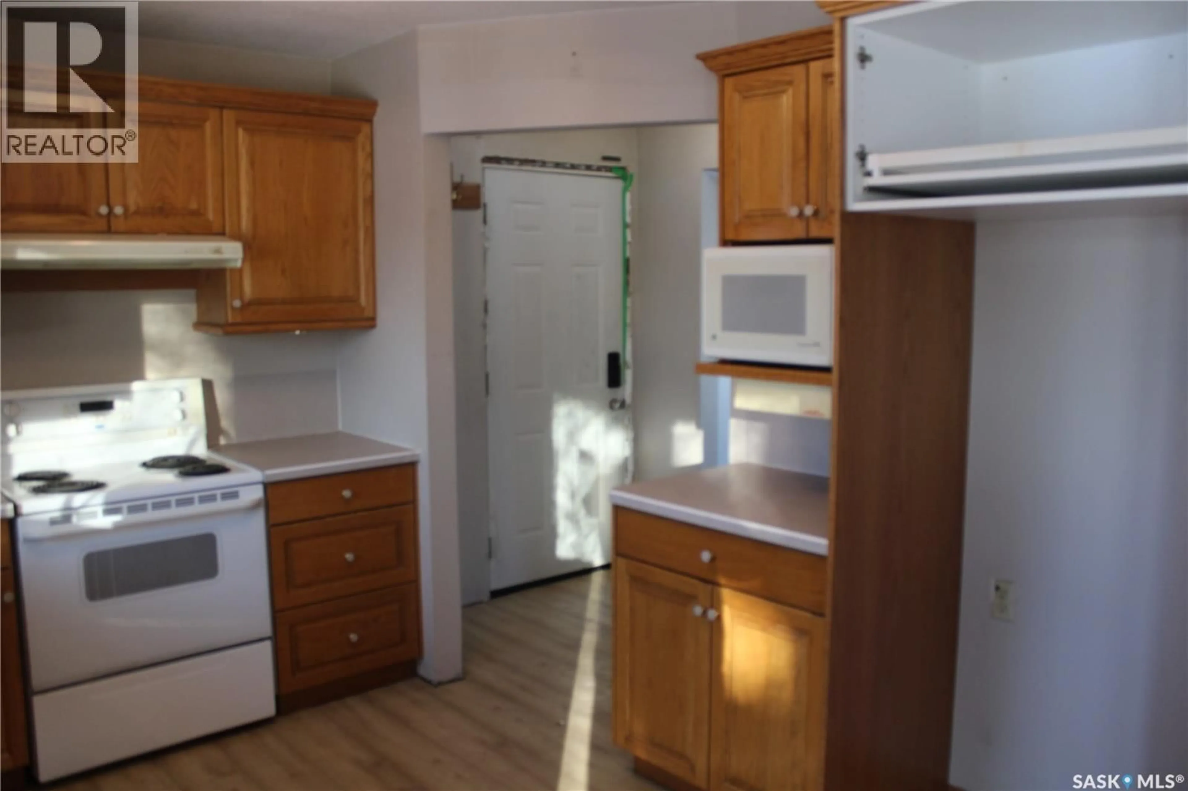 Standard kitchen, unknown for 413 1ST STREET, Kipling Saskatchewan S0G2S0