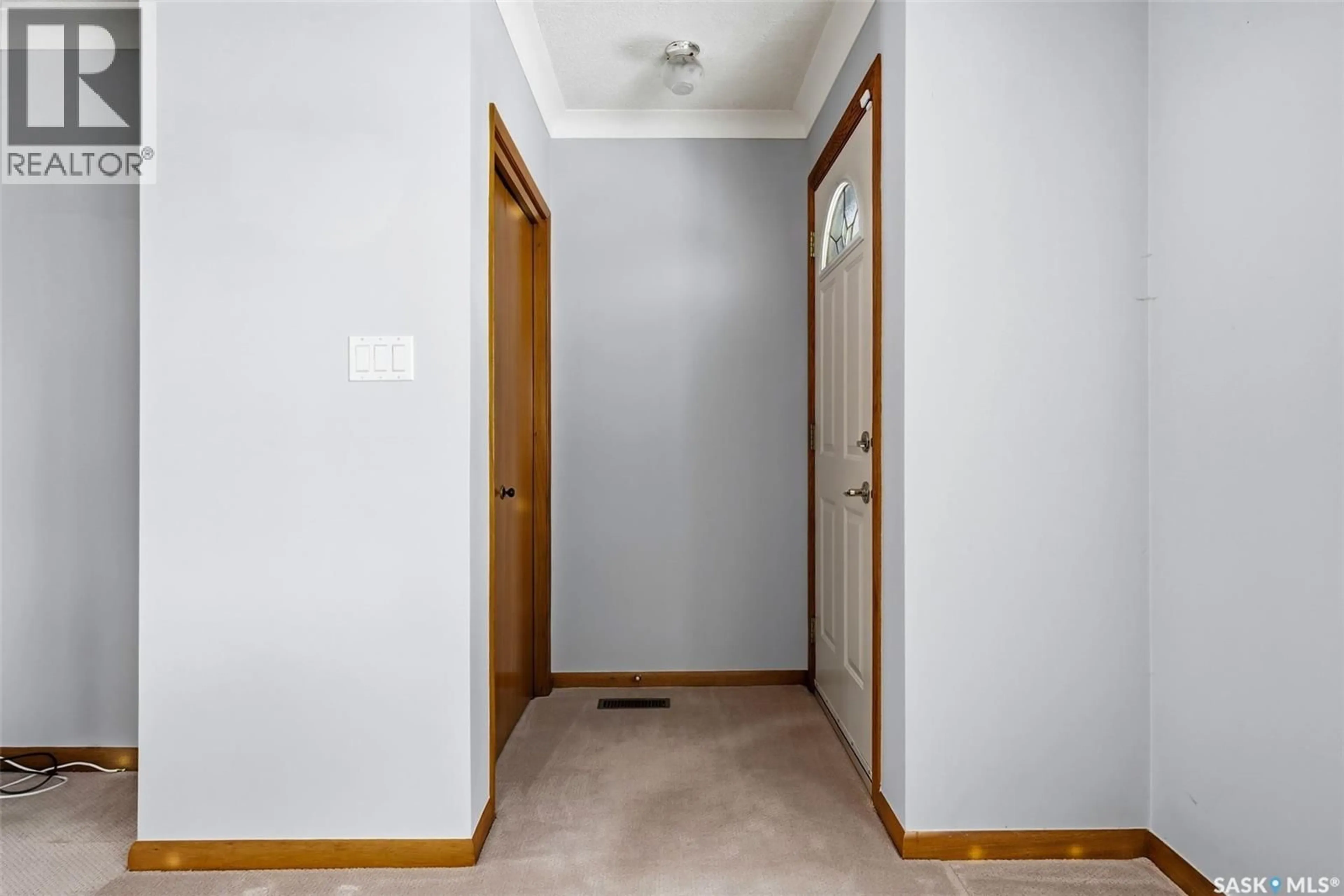 Indoor foyer for 3217 6TH AVENUE, Regina Saskatchewan S4R0P7