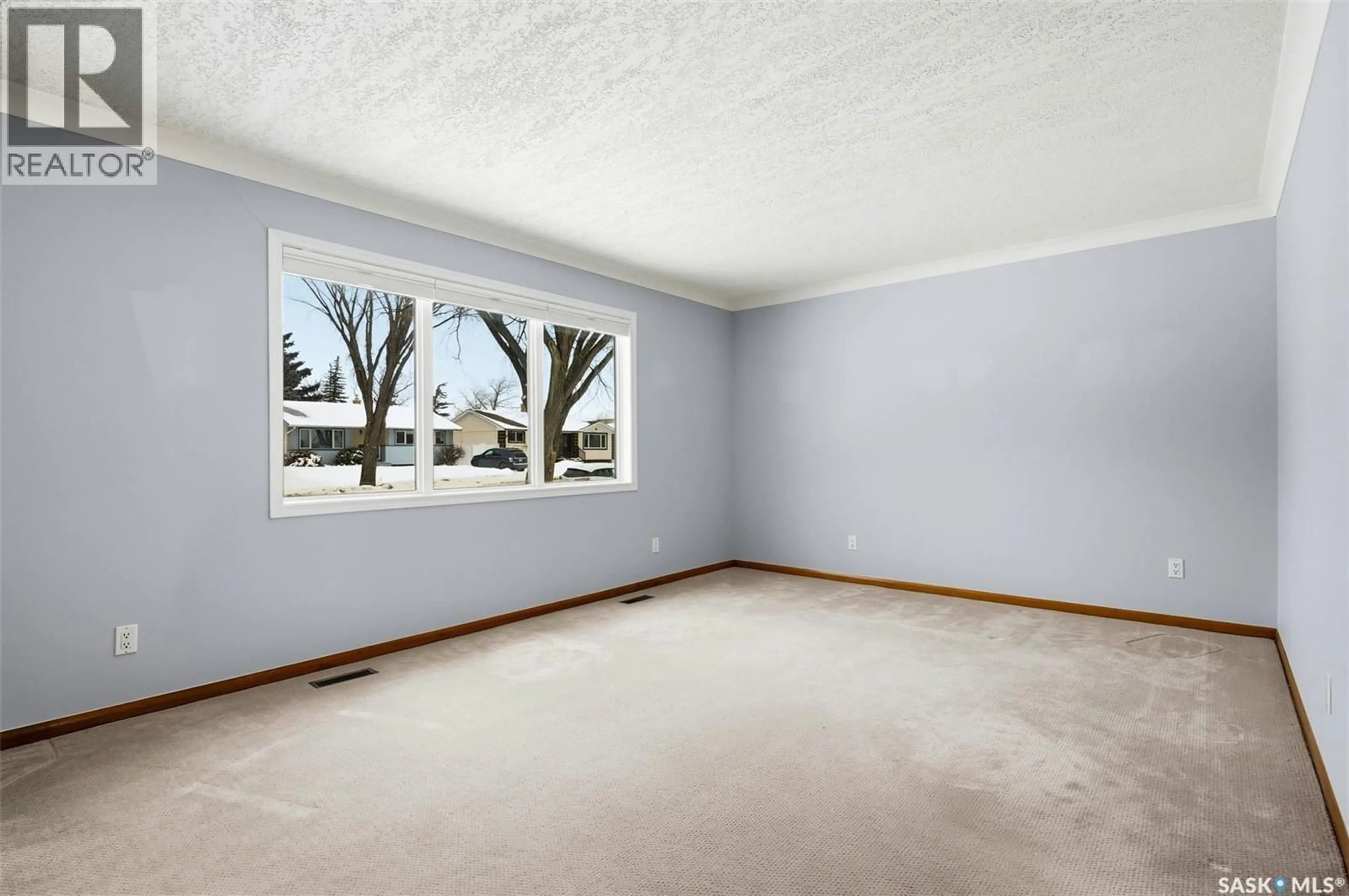 A pic of a room for 3217 6TH AVENUE, Regina Saskatchewan S4R0P7