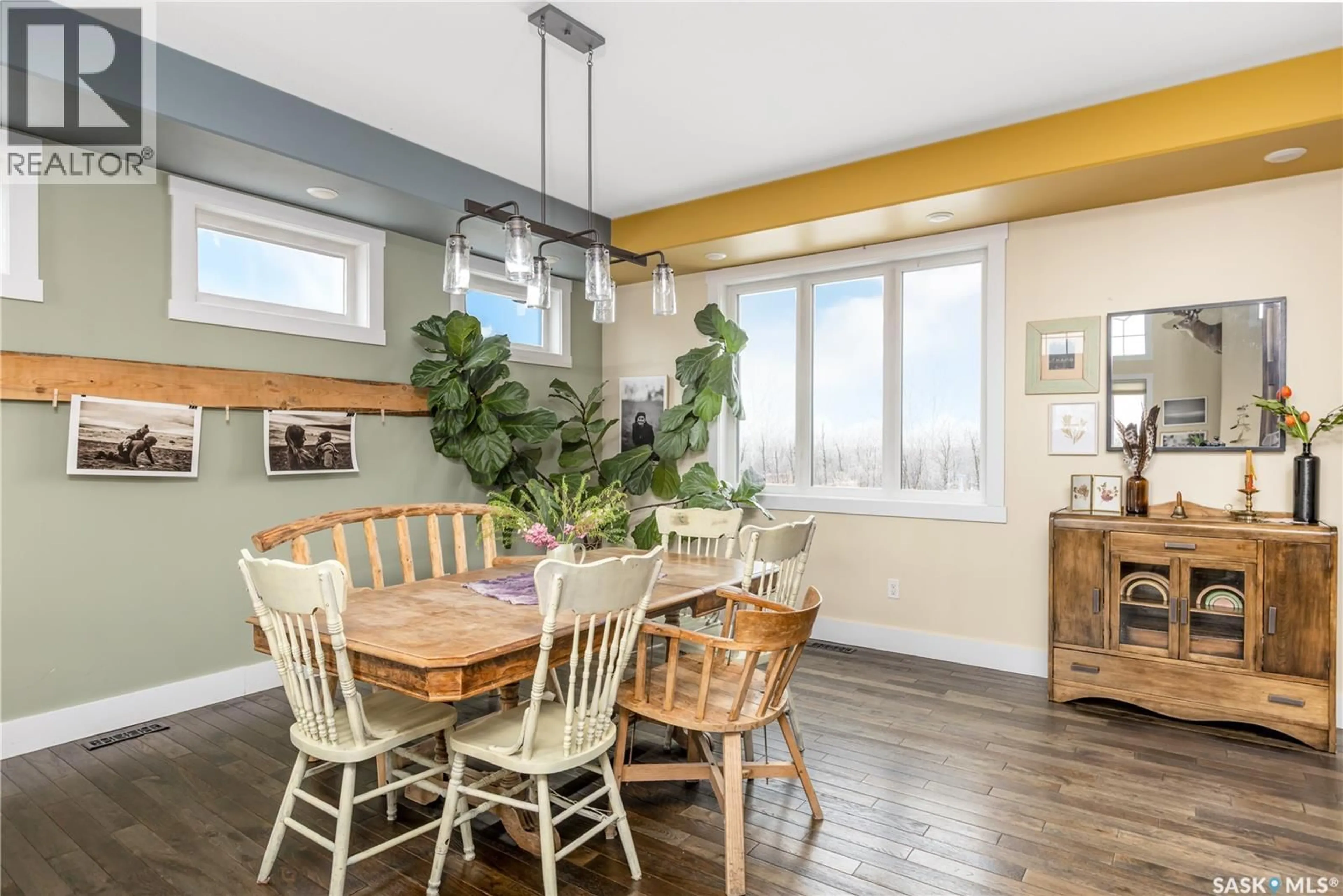Dining room, wood/laminate floor for 12 VICKAR PLACE, Melfort Saskatchewan S0E1A0