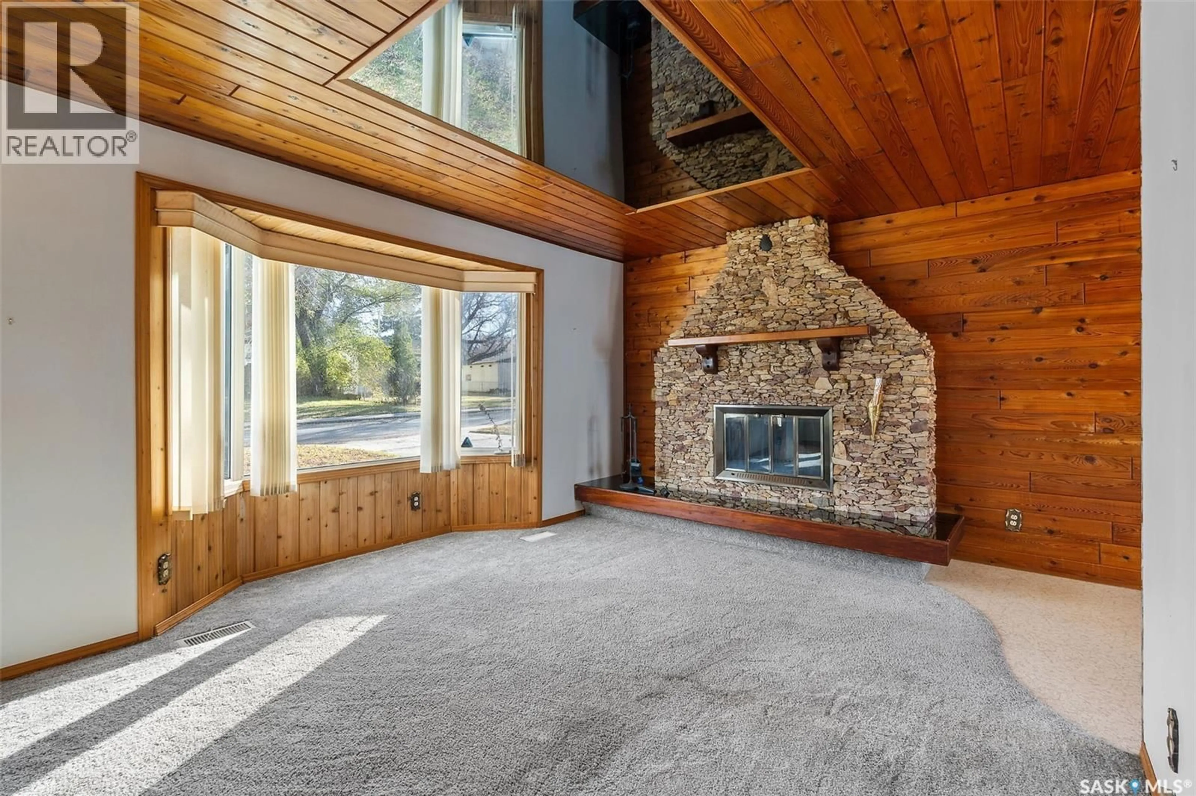 Indoor foyer for 1513 G AVENUE, Saskatoon Saskatchewan S7L2B1