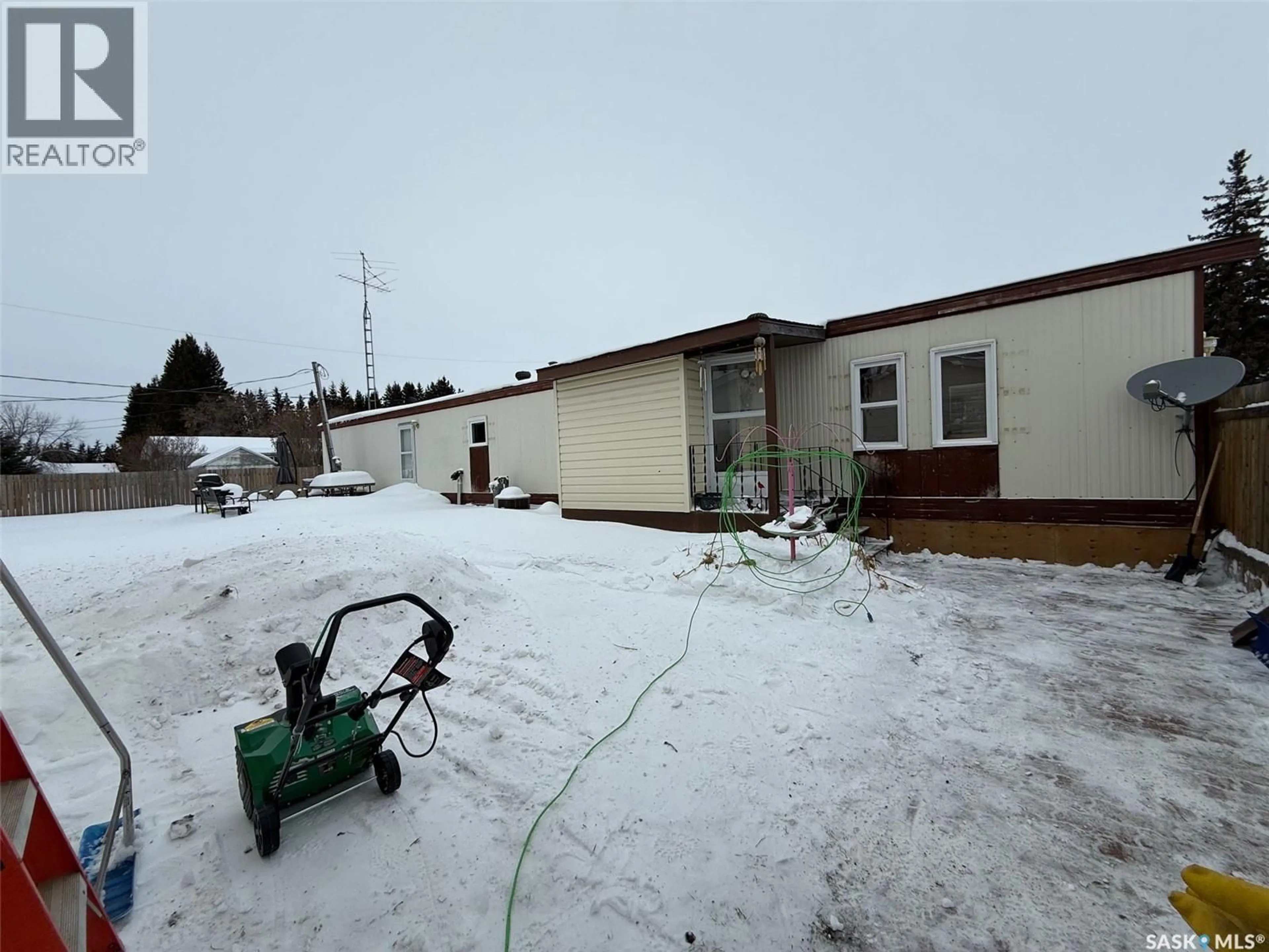 A pic from outside/outdoor area/front of a property/back of a property/a pic from drone, street for 1508-1510 1ST AVENUE, Edam Saskatchewan S0M0V0