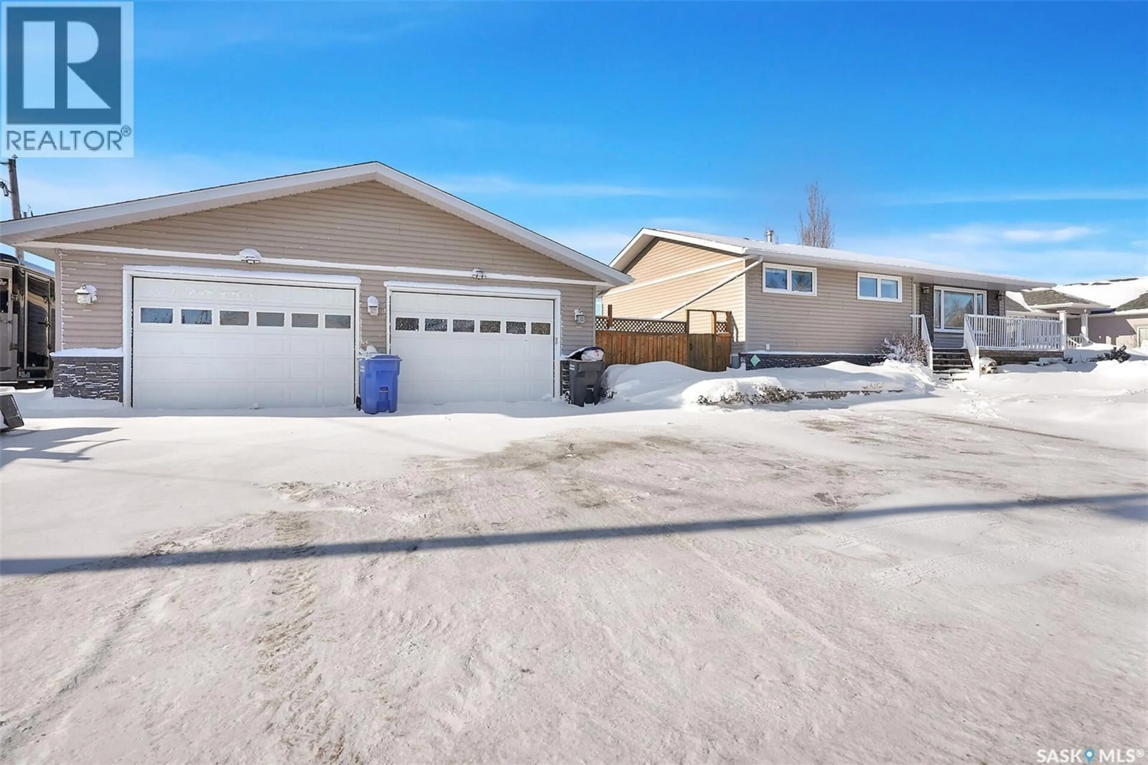 Indoor garage for 265 MILTON STREET, Southey Saskatchewan S0G4P0