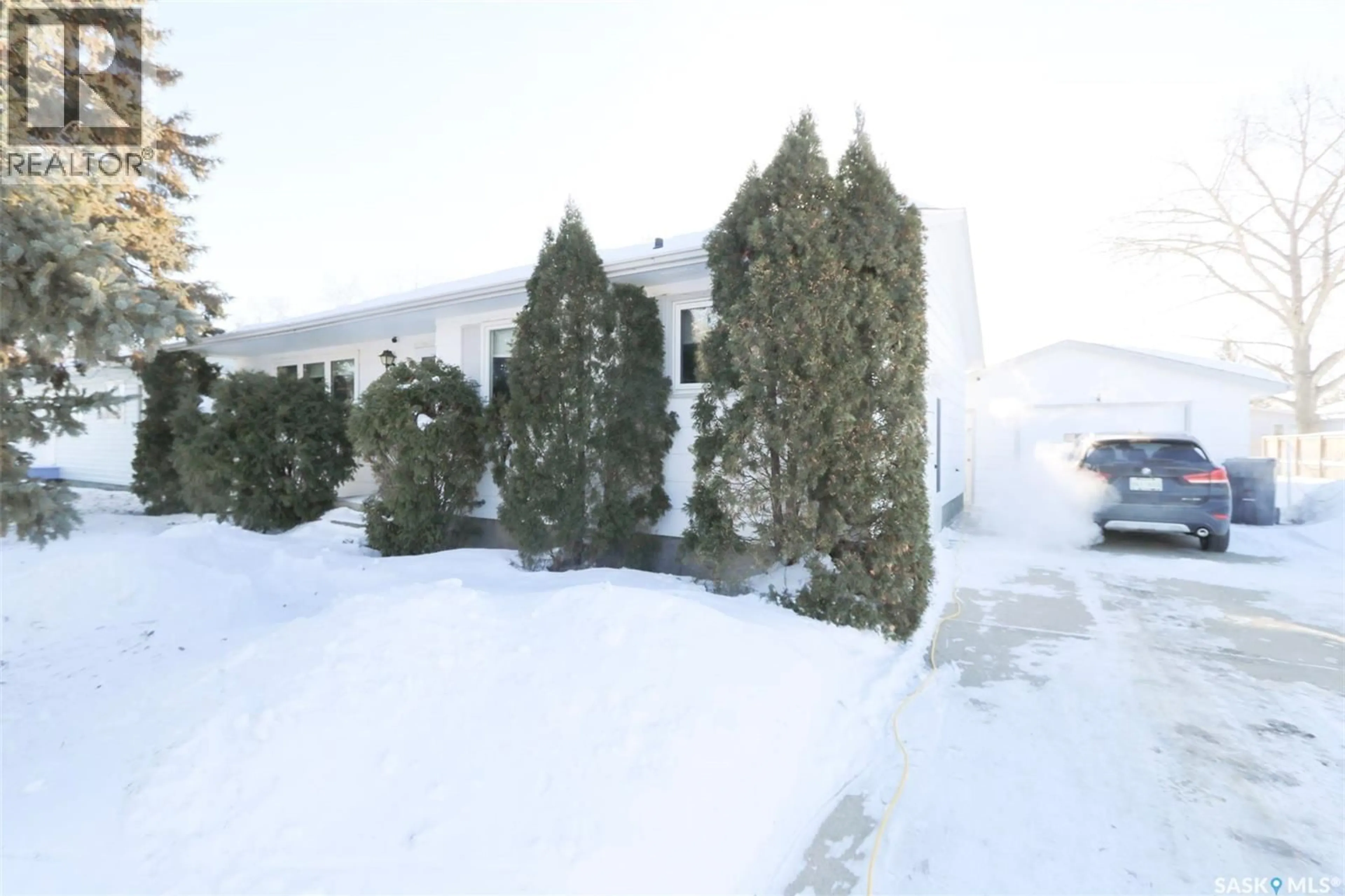 A pic from outside/outdoor area/front of a property/back of a property/a pic from drone, unknown for 91 COLLACOTT DRIVE, Yorkton Saskatchewan S3N3E5