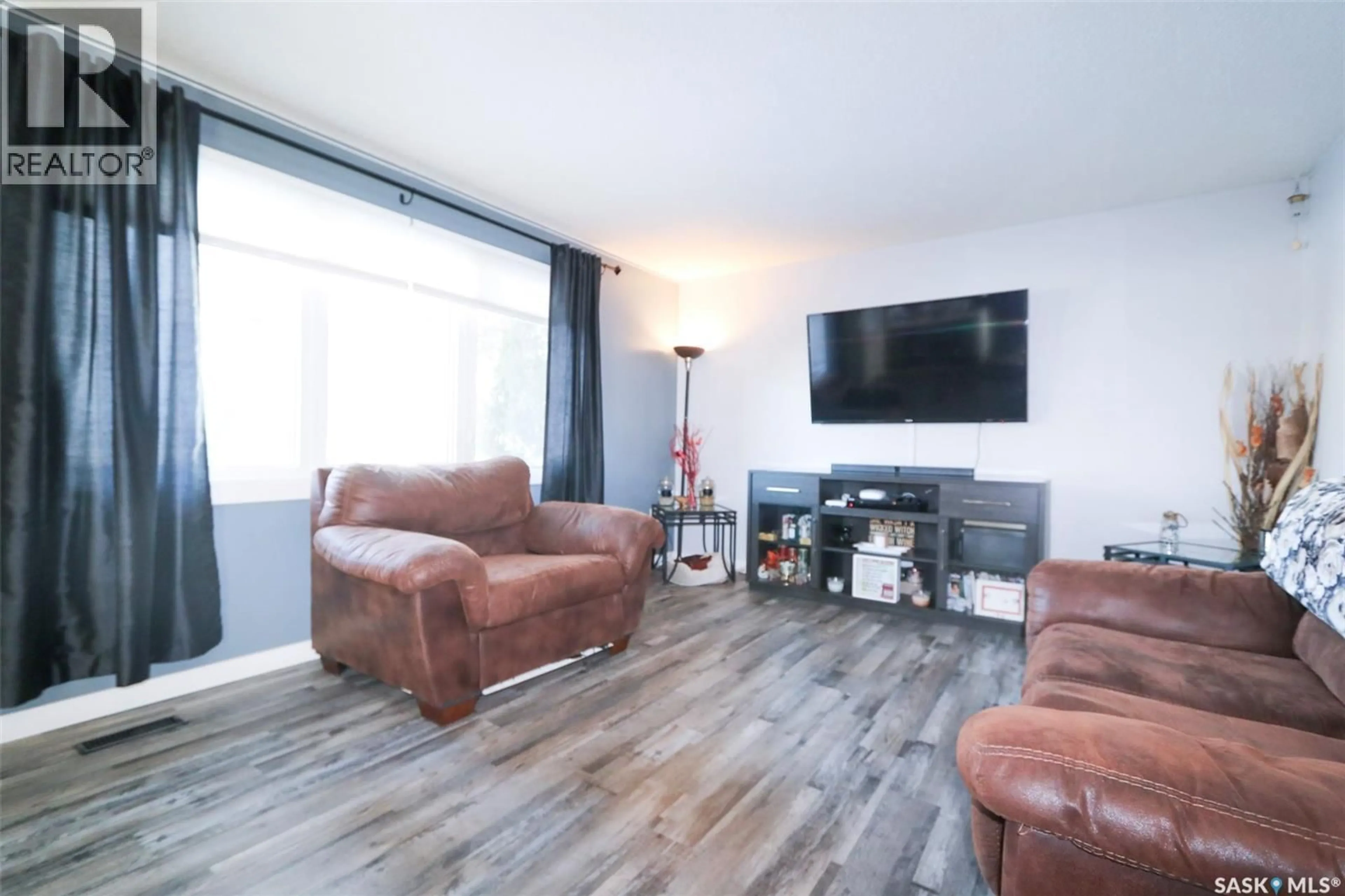 Living room with furniture, wood/laminate floor for 91 COLLACOTT DRIVE, Yorkton Saskatchewan S3N3E5
