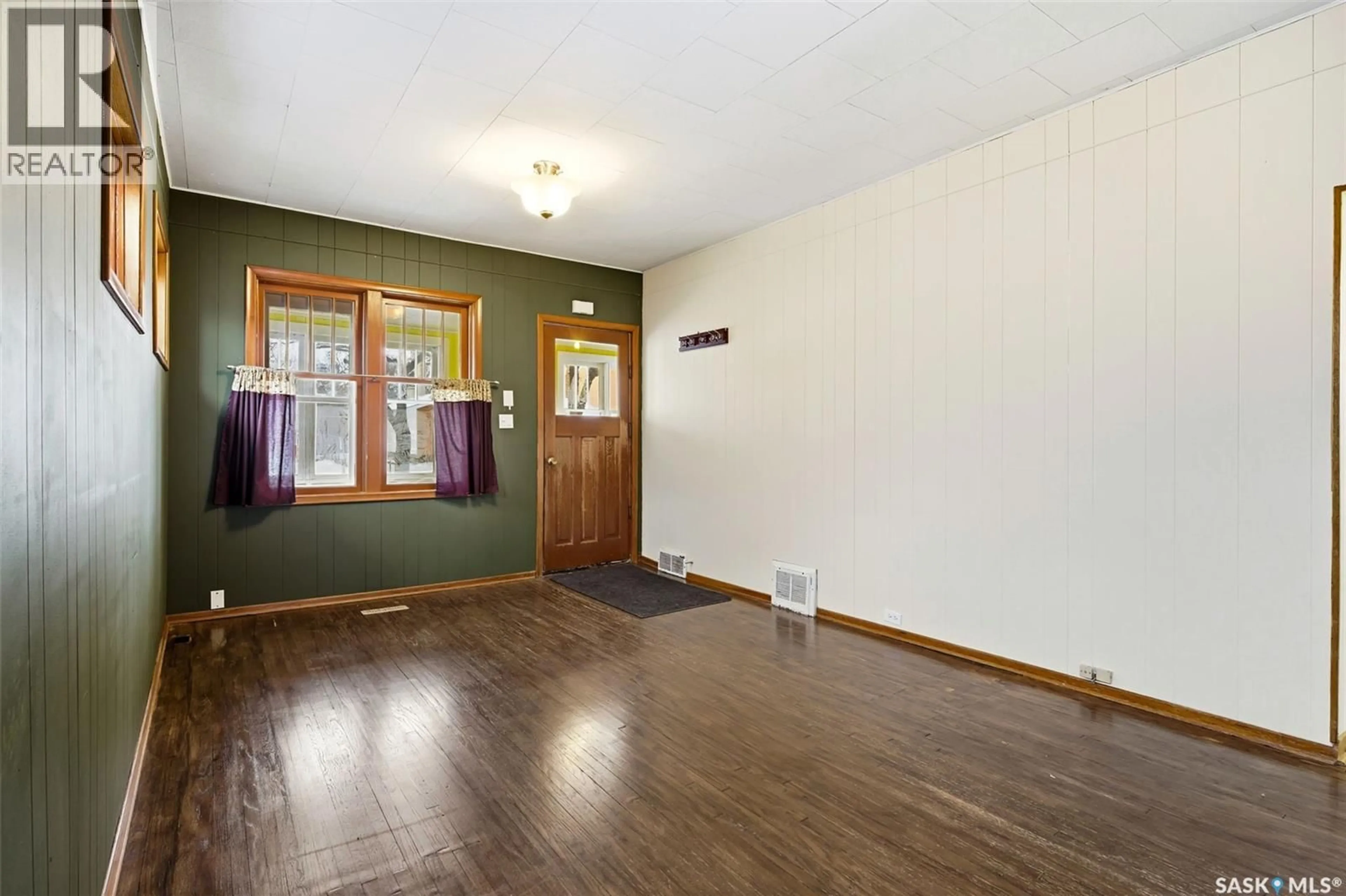 Unknown for 1929 TORONTO STREET, Regina Saskatchewan S4P1M9