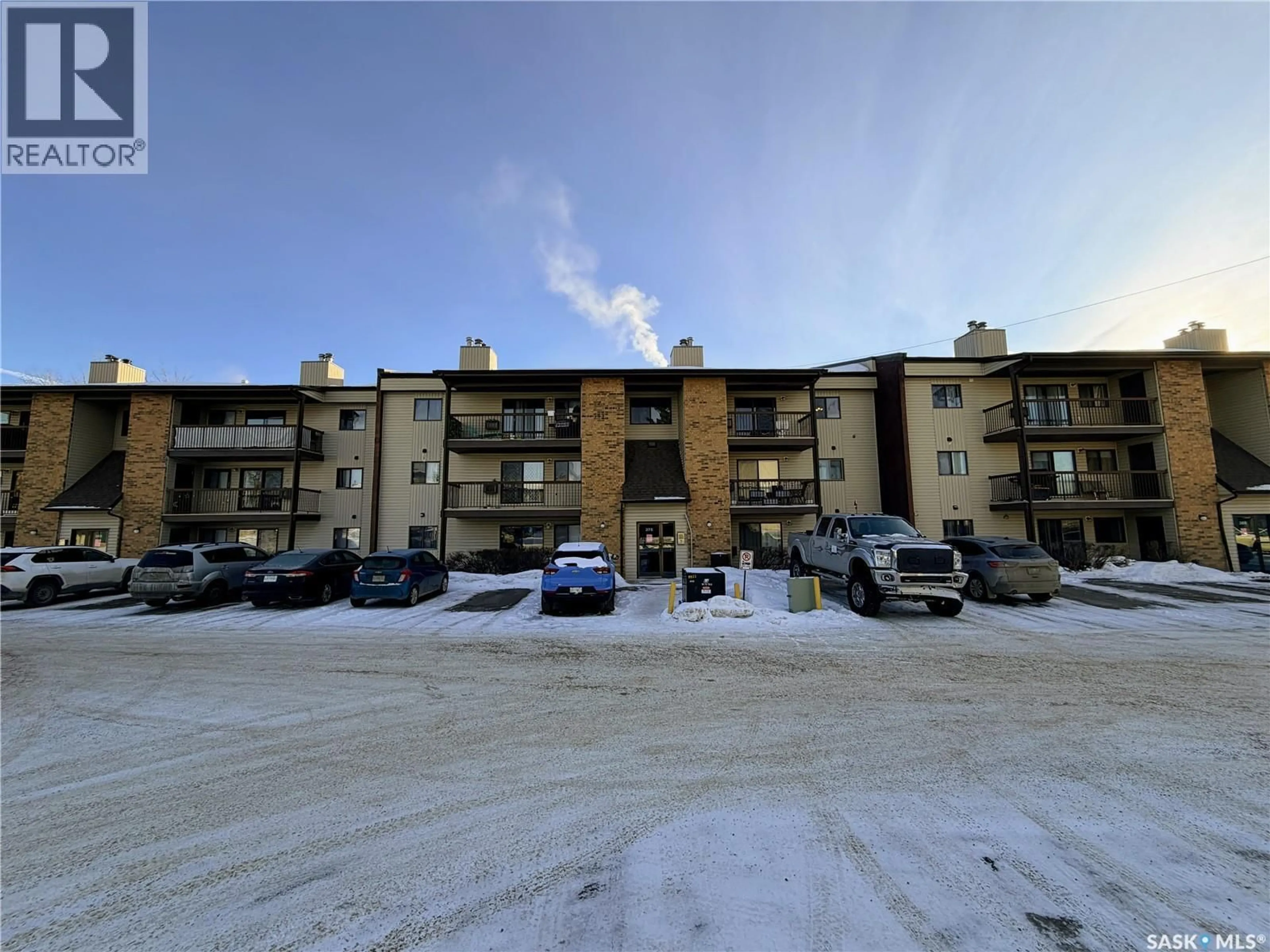 A pic from outside/outdoor area/front of a property/back of a property/a pic from drone, building for B3 - 375 KINGSMERE BOULEVARD, Saskatoon Saskatchewan S7J4J6