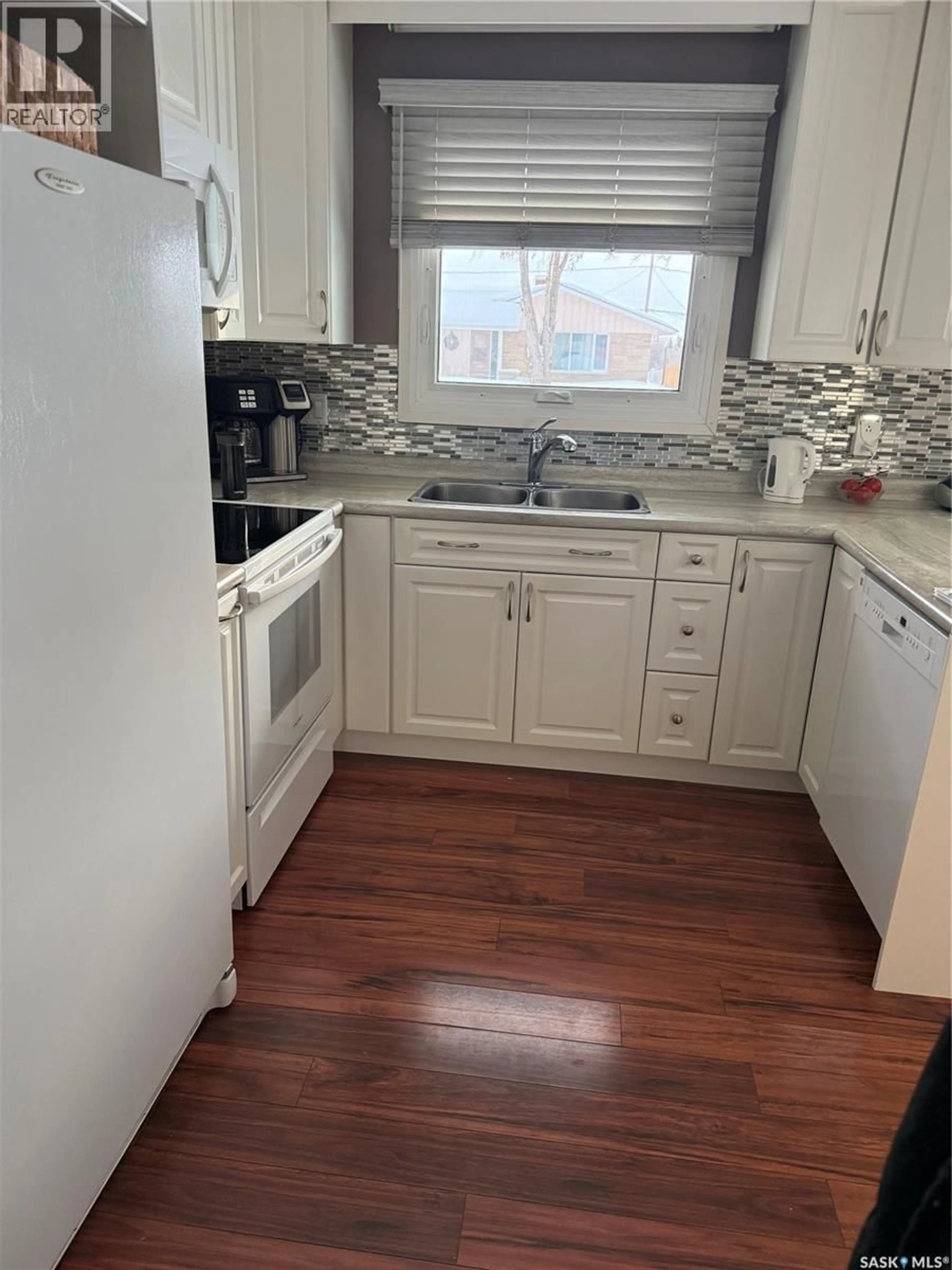 Standard kitchen, unknown for 221 ASSINIBOINE TERRACE, Kamsack Saskatchewan S0A1S0