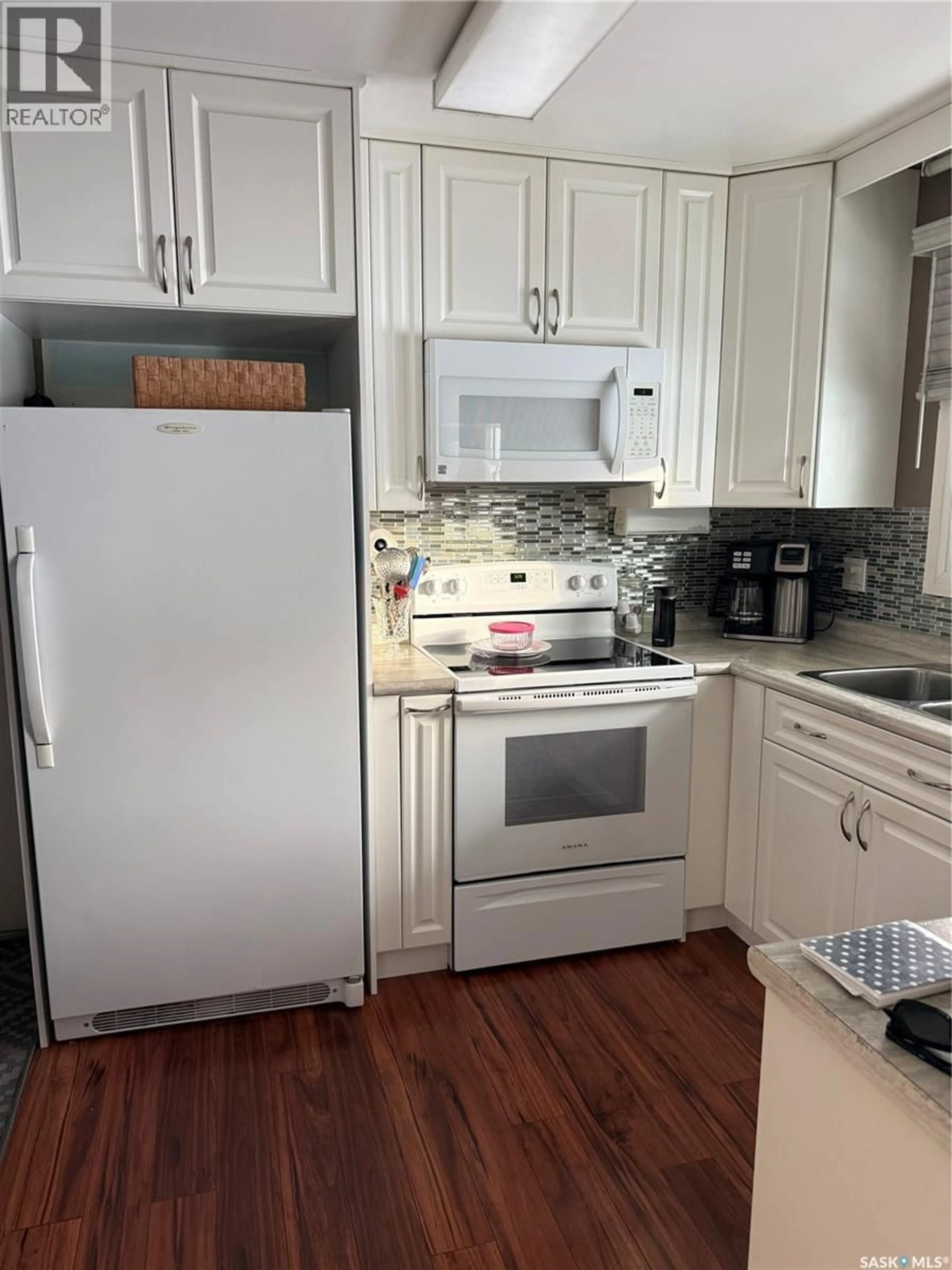 Standard kitchen, unknown for 221 ASSINIBOINE TERRACE, Kamsack Saskatchewan S0A1S0