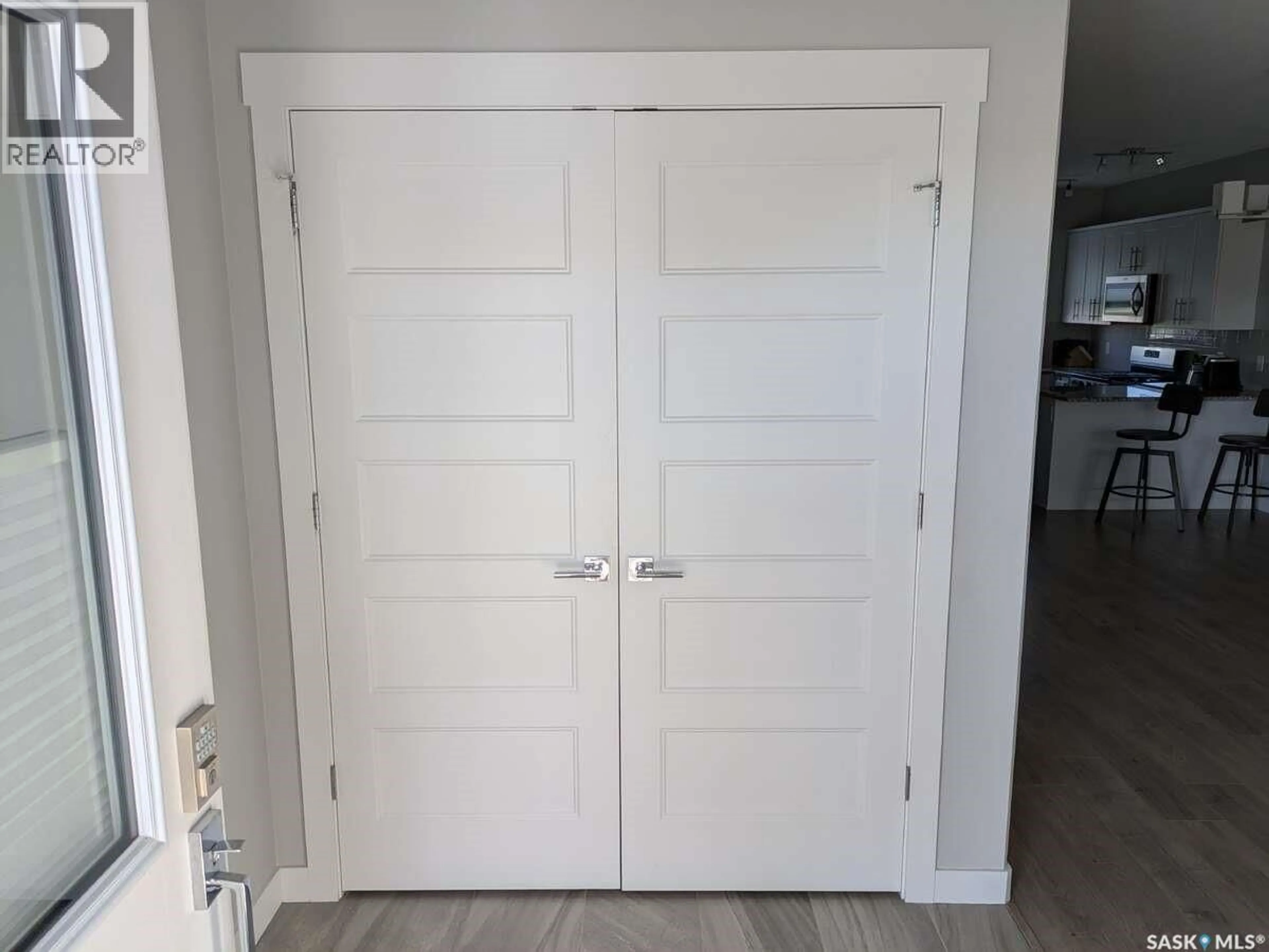 Indoor entryway for 3132 CROSBIE CRESCENT, Regina Saskatchewan S4V3S2