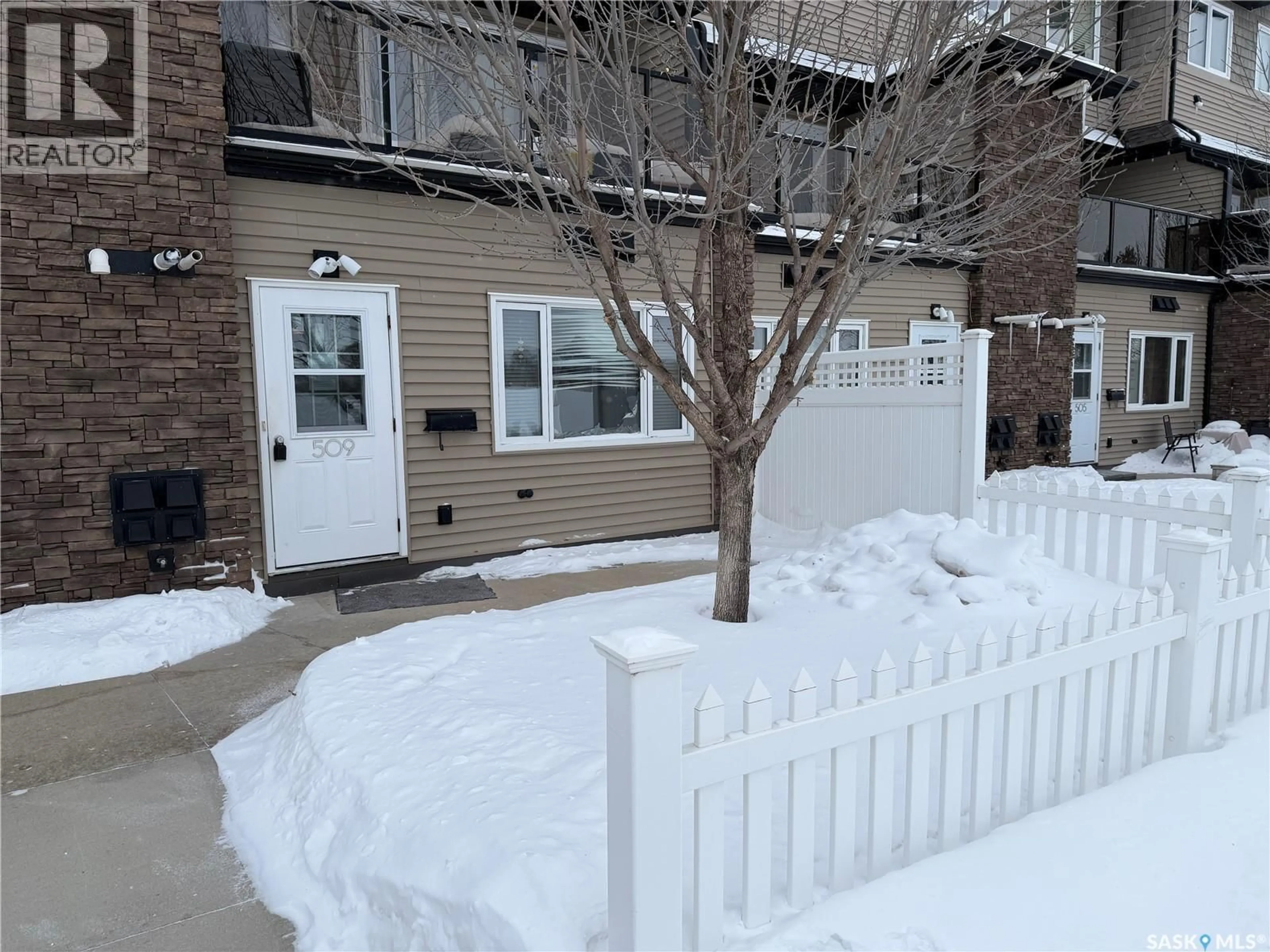 A pic from outside/outdoor area/front of a property/back of a property/a pic from drone, street for 509 110 SHILLINGTON CRESCENT, Saskatoon Saskatchewan S7M3Z8