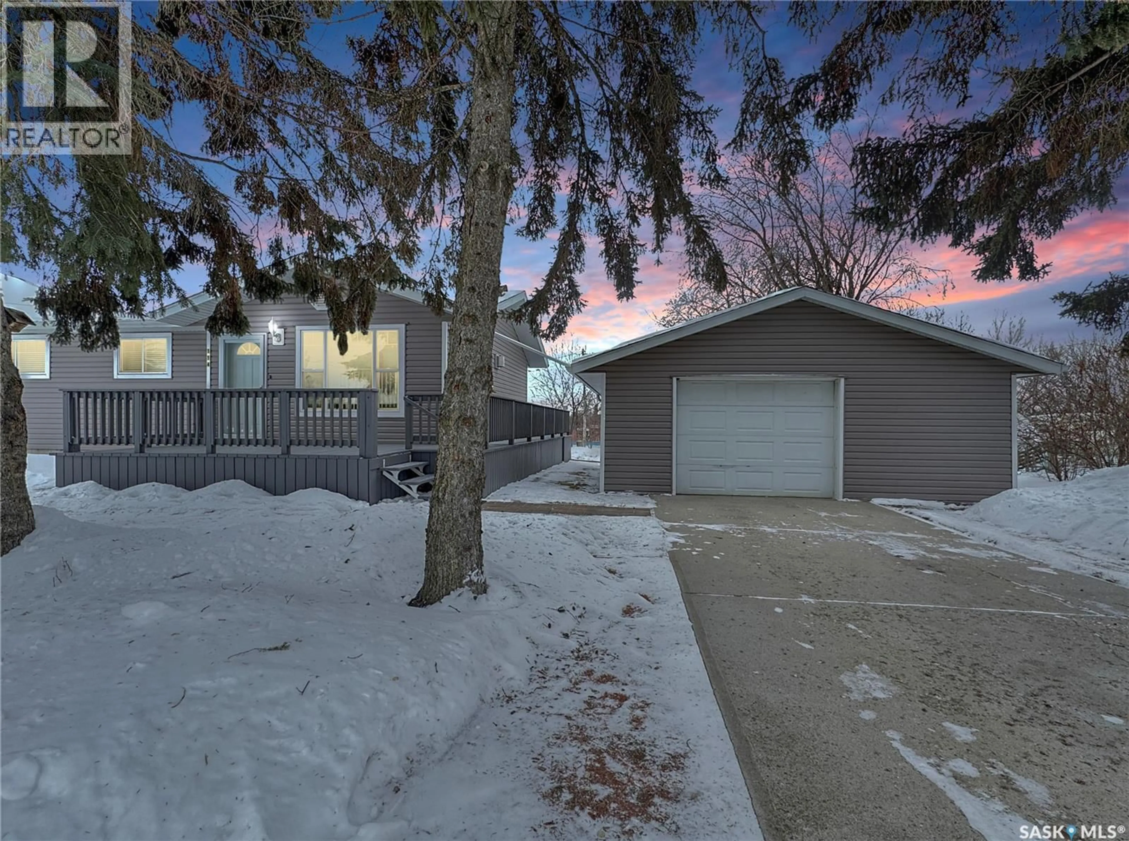 A pic from outside/outdoor area/front of a property/back of a property/a pic from drone, street for 114 2ND AVENUE, Maymont Saskatchewan S0M1T0