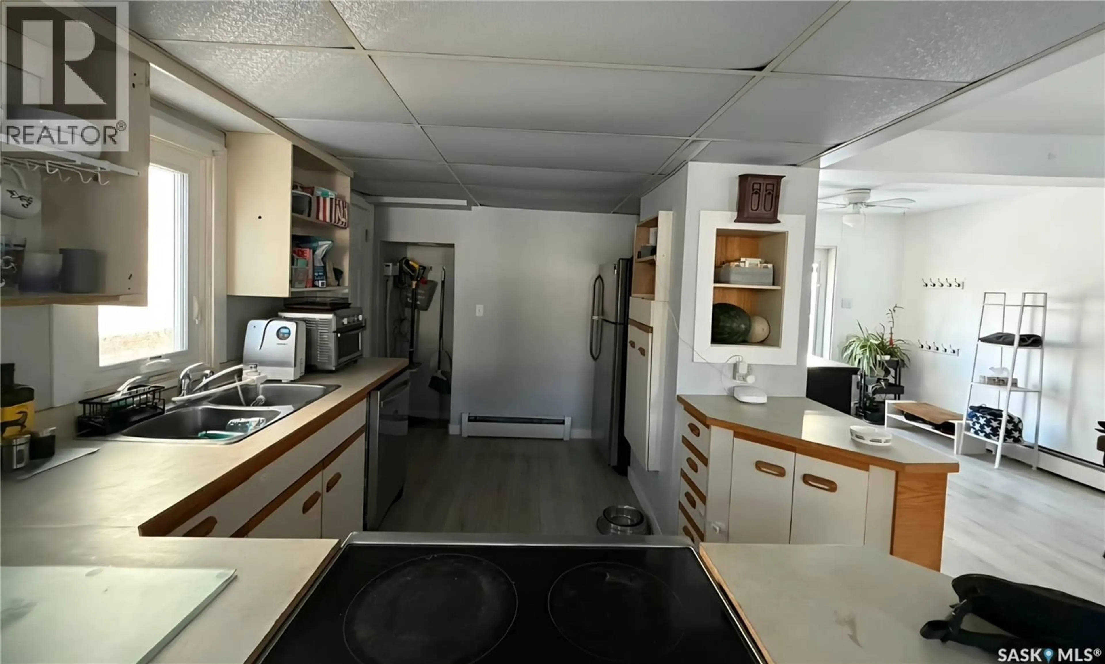 Standard kitchen, unknown for 209 28TH STREET, Saskatoon Saskatchewan S7L0K4