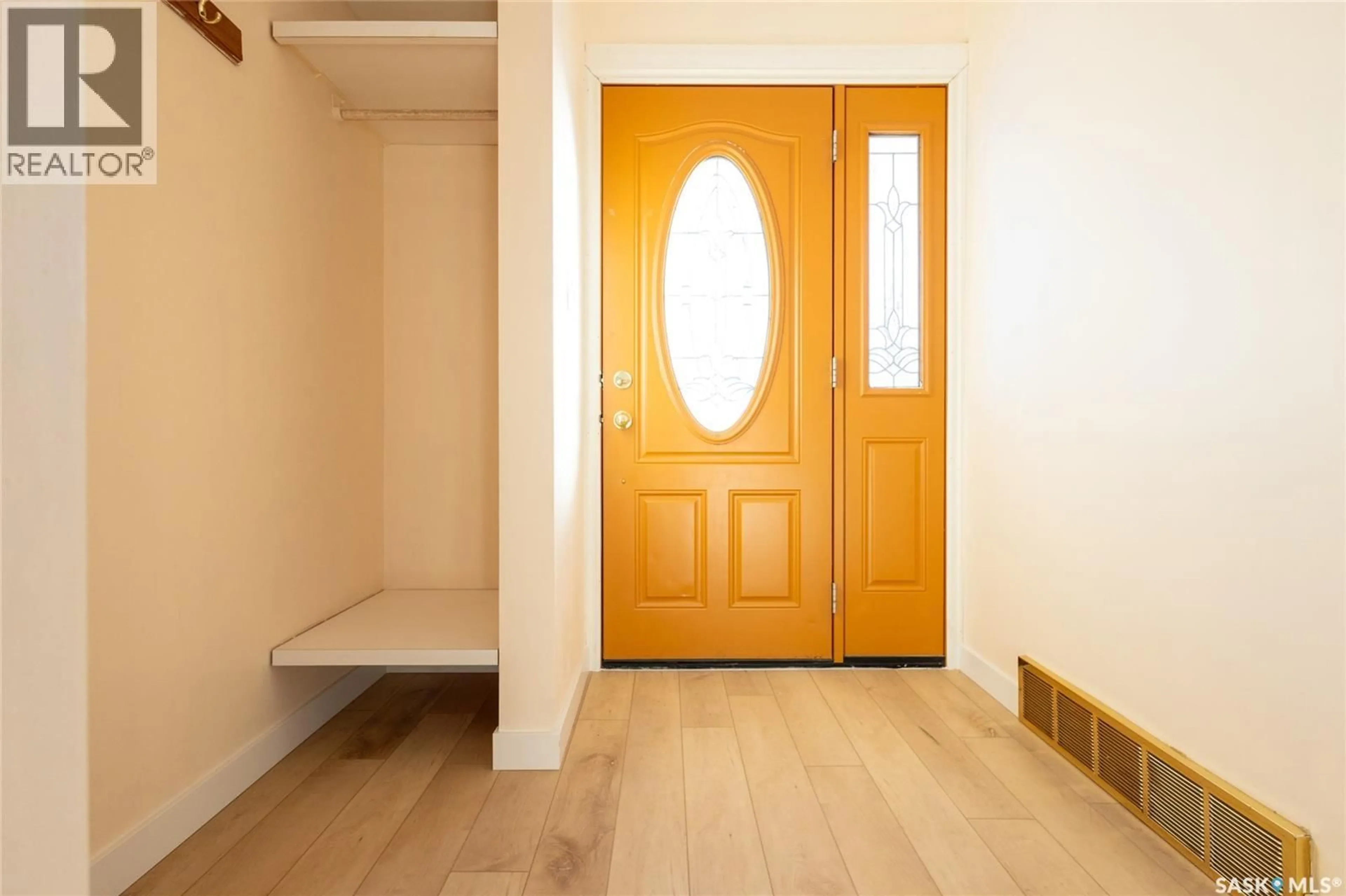 Indoor entryway for 510 BATE CRESCENT, Saskatoon Saskatchewan S7H3A7