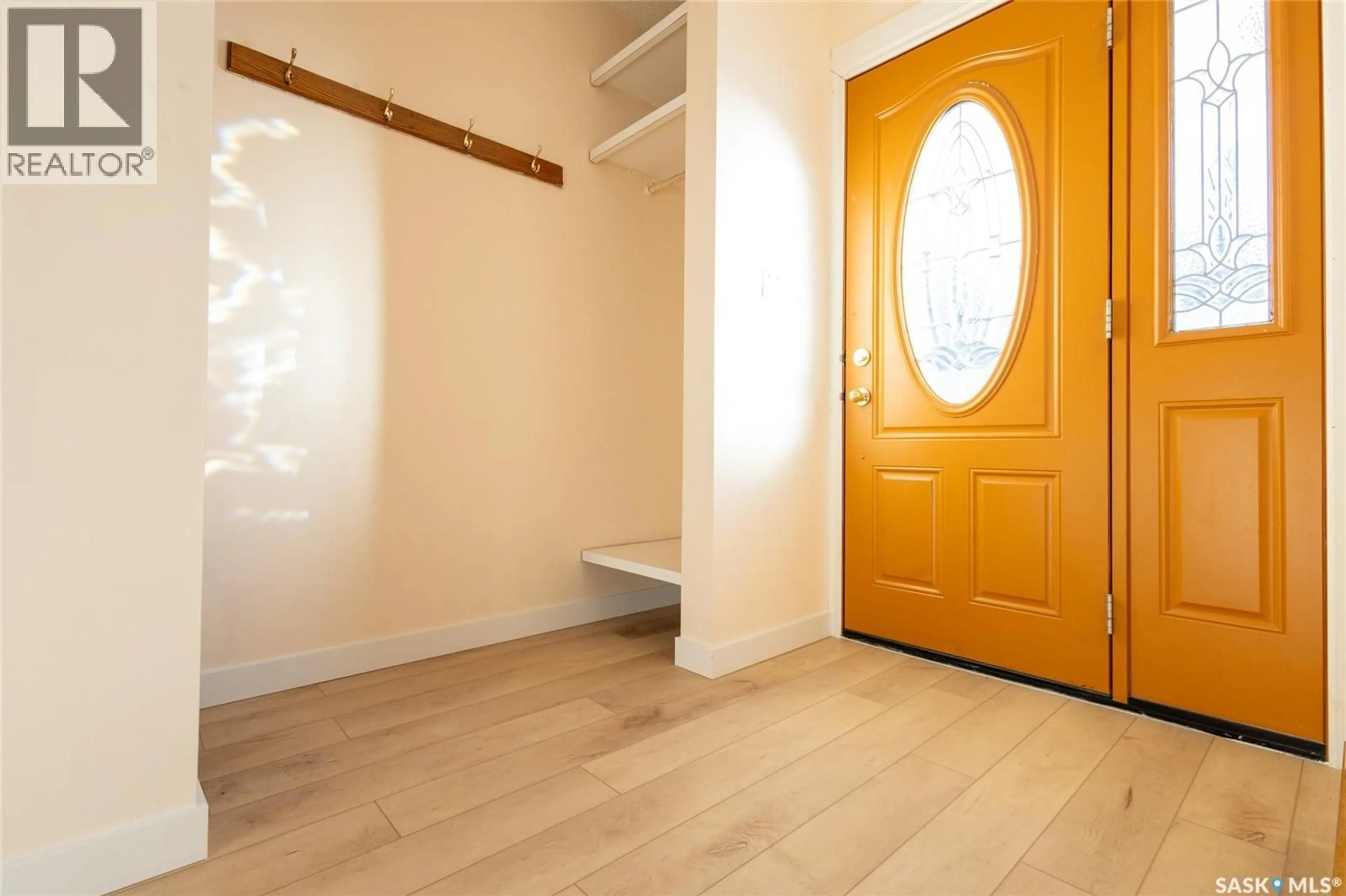 Indoor entryway for 510 BATE CRESCENT, Saskatoon Saskatchewan S7H3A7