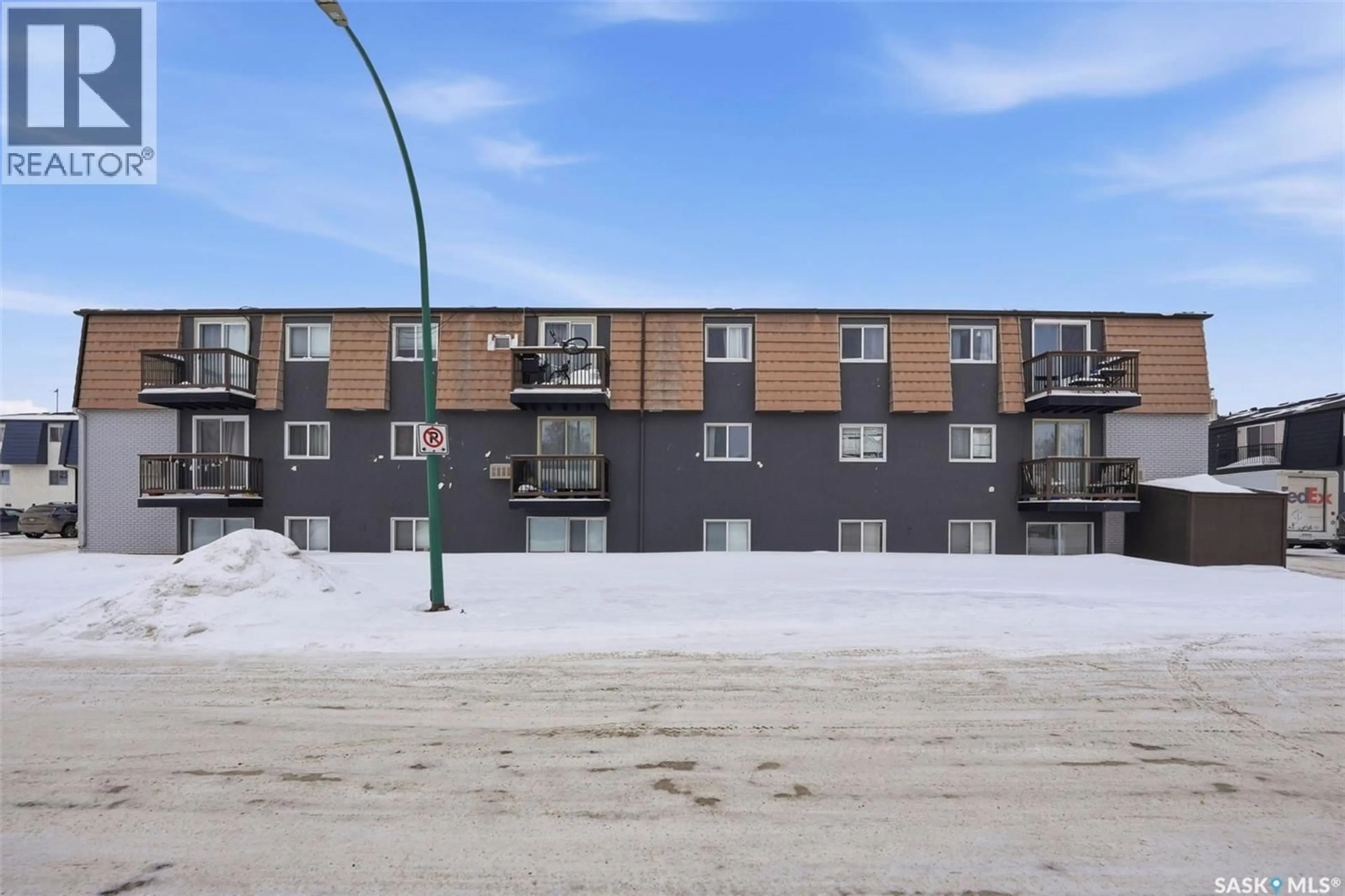 Patio, street for 7 116 ACADIA COURT, Saskatoon Saskatchewan S7H4T7