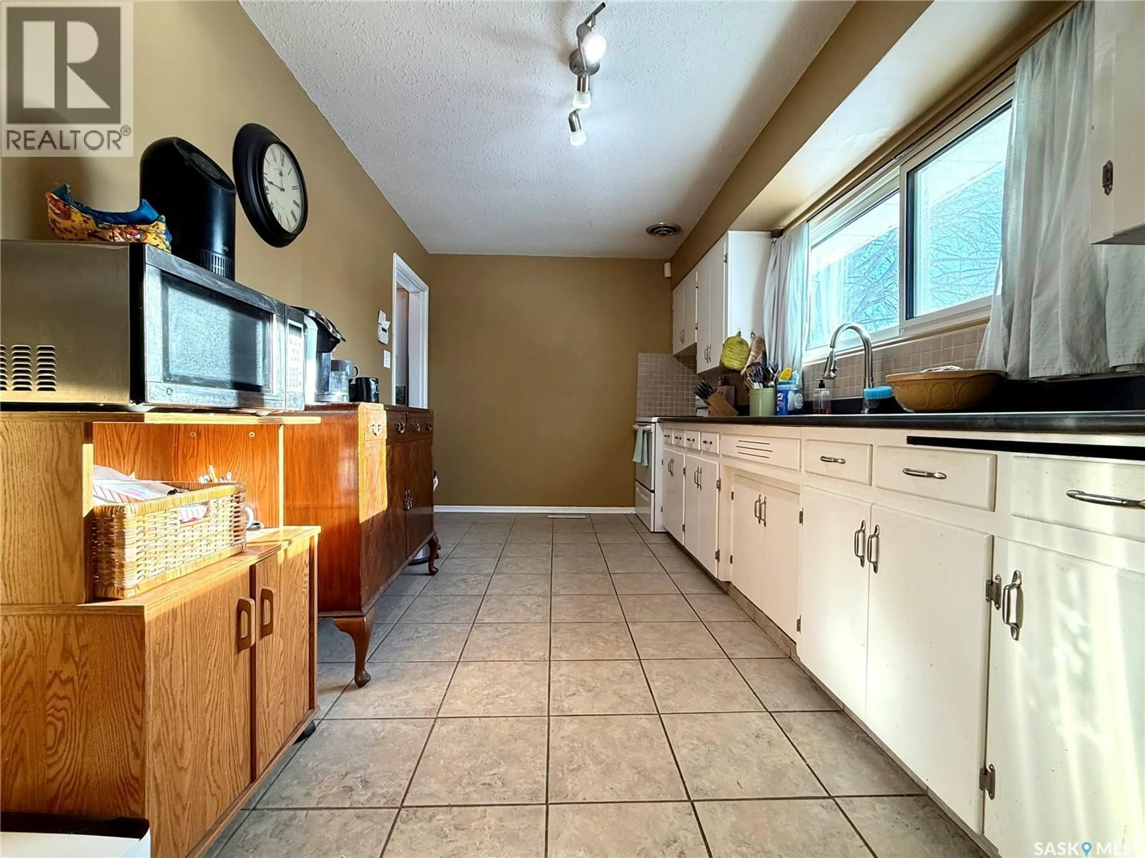 Standard kitchen, ceramic/tile floor for 147 LOGAN CRESCENT, Yorkton Saskatchewan S3N0W6