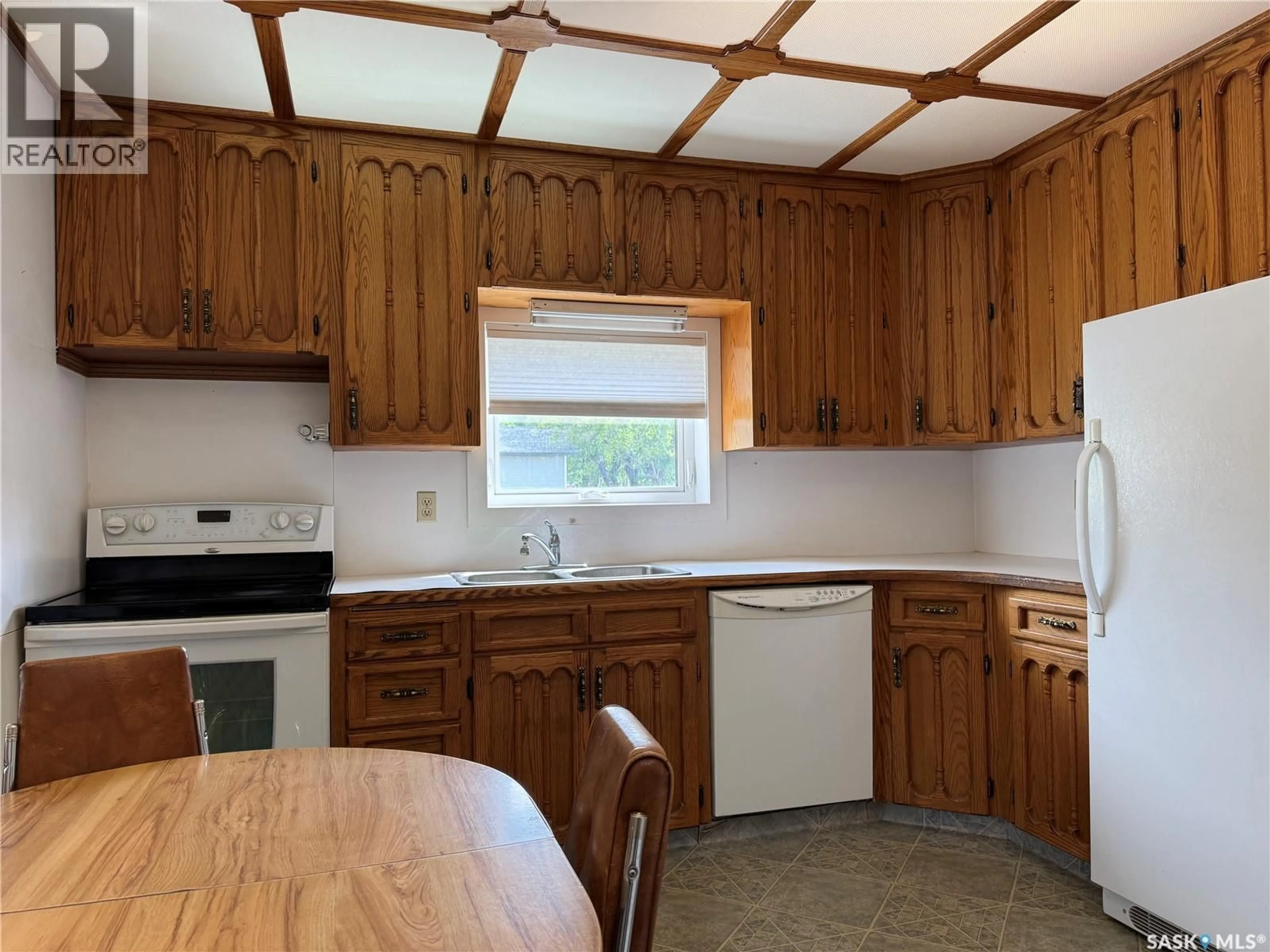 Standard kitchen, unknown for 218 4TH STREET, Wynyard Saskatchewan S0A4T0